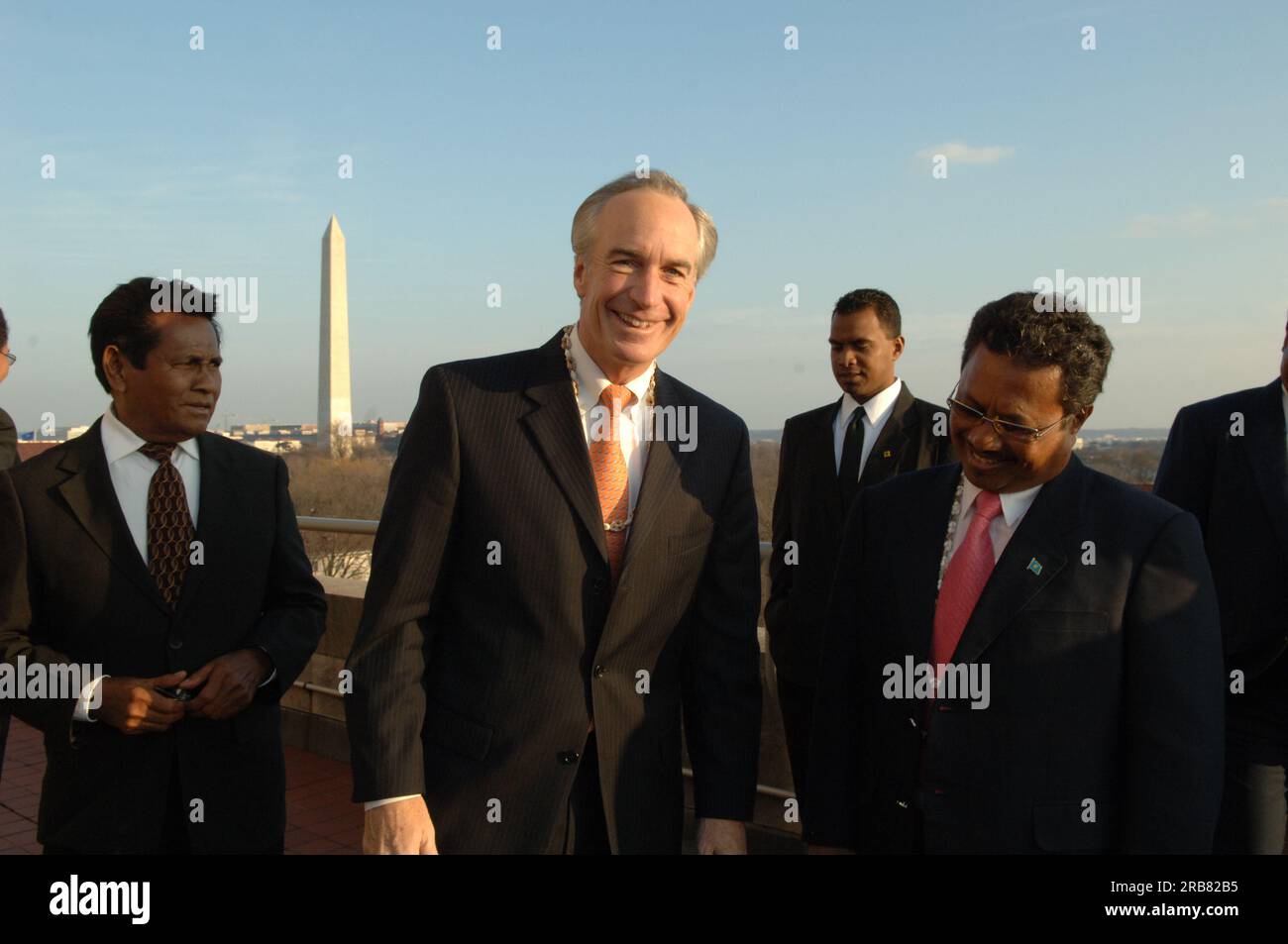 Treffen von Staatssekretär Dirk Kempthorne im Hauptinneren mit einer Regierungsdelegation der Republik Palau unter Leitung von Palau-Präsident Tommy Remengesau. Sekretär Kempthorne und Präsident Remengesau erörterten unter anderem die Möglichkeit, auf der Insel Peleliu in Palau ein nationales Kulturerbe zu errichten, sowie die bevorstehende Überprüfung des Palau-U.S. Kompakt der freien Assoziation. Stockfoto