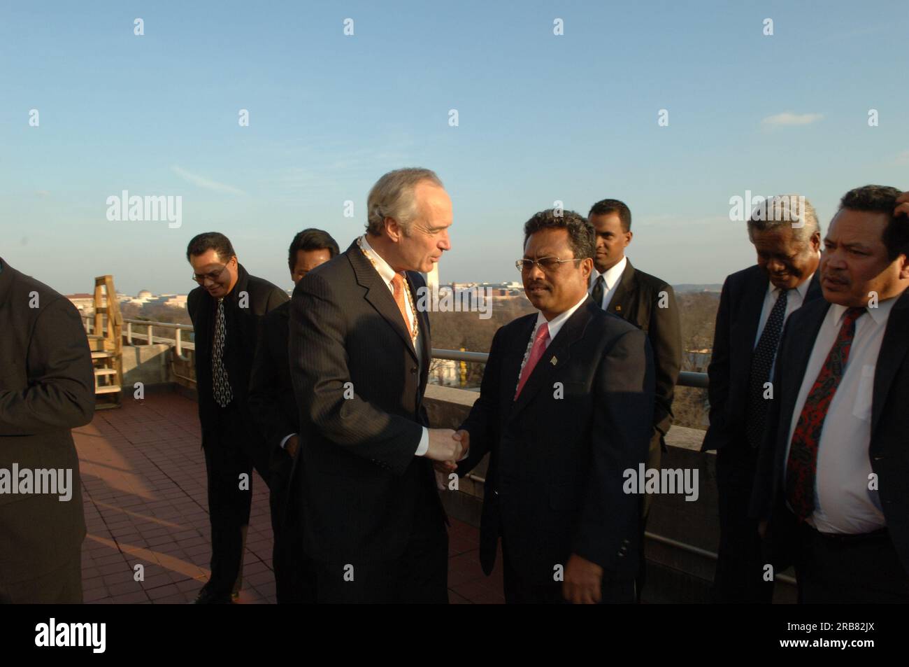 Treffen von Staatssekretär Dirk Kempthorne im Hauptinneren mit einer Regierungsdelegation der Republik Palau unter Leitung von Palau-Präsident Tommy Remengesau. Sekretär Kempthorne und Präsident Remengesau erörterten unter anderem die Möglichkeit, auf der Insel Peleliu in Palau ein nationales Kulturerbe zu errichten, sowie die bevorstehende Überprüfung des Palau-U.S. Kompakt der freien Assoziation. Stockfoto