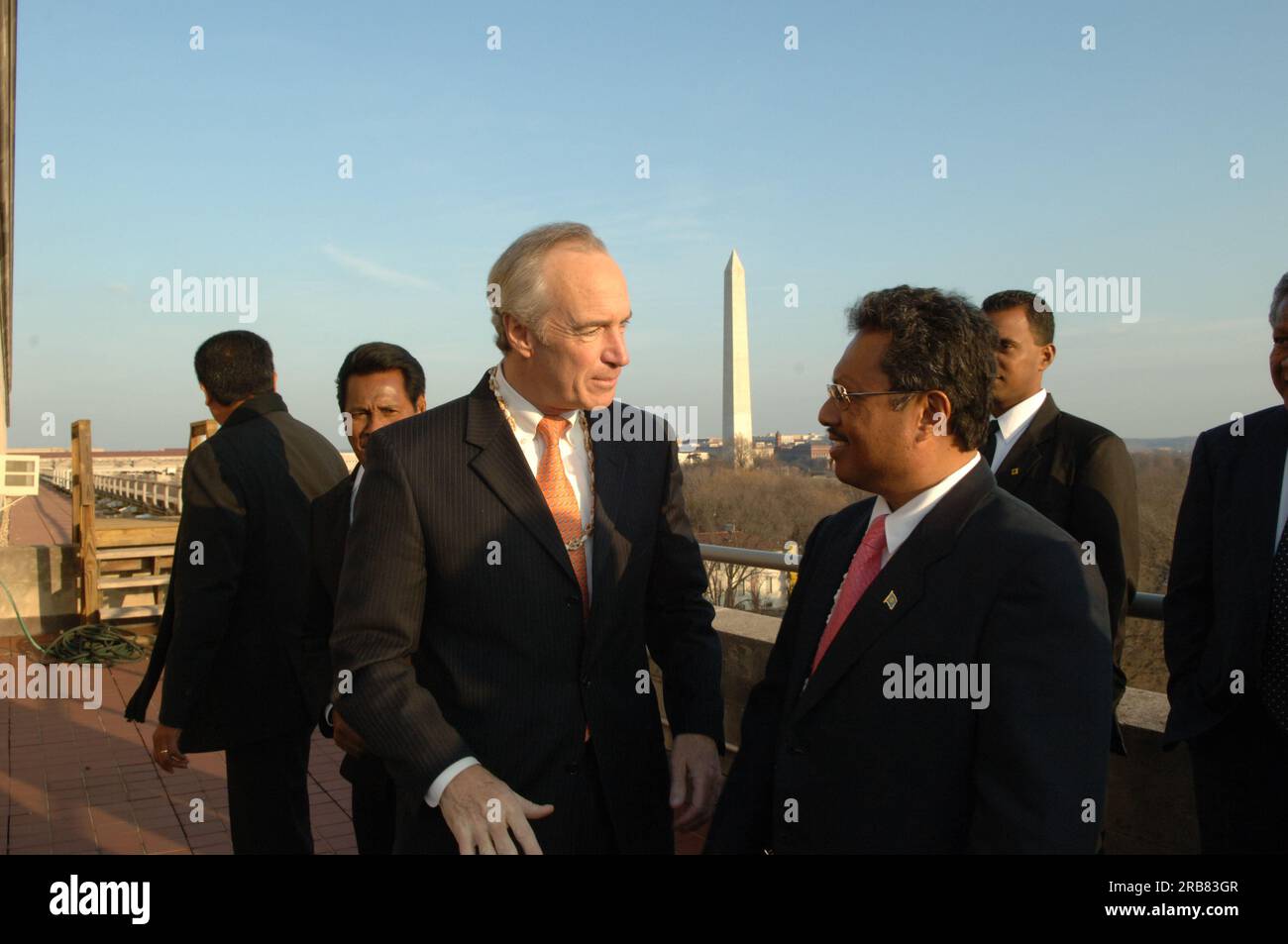 Treffen von Staatssekretär Dirk Kempthorne im Hauptinneren mit einer Regierungsdelegation der Republik Palau unter Leitung von Palau-Präsident Tommy Remengesau. Sekretär Kempthorne und Präsident Remengesau erörterten unter anderem die Möglichkeit, auf der Insel Peleliu in Palau ein nationales Kulturerbe zu errichten, sowie die bevorstehende Überprüfung des Palau-U.S. Kompakt der freien Assoziation. Stockfoto