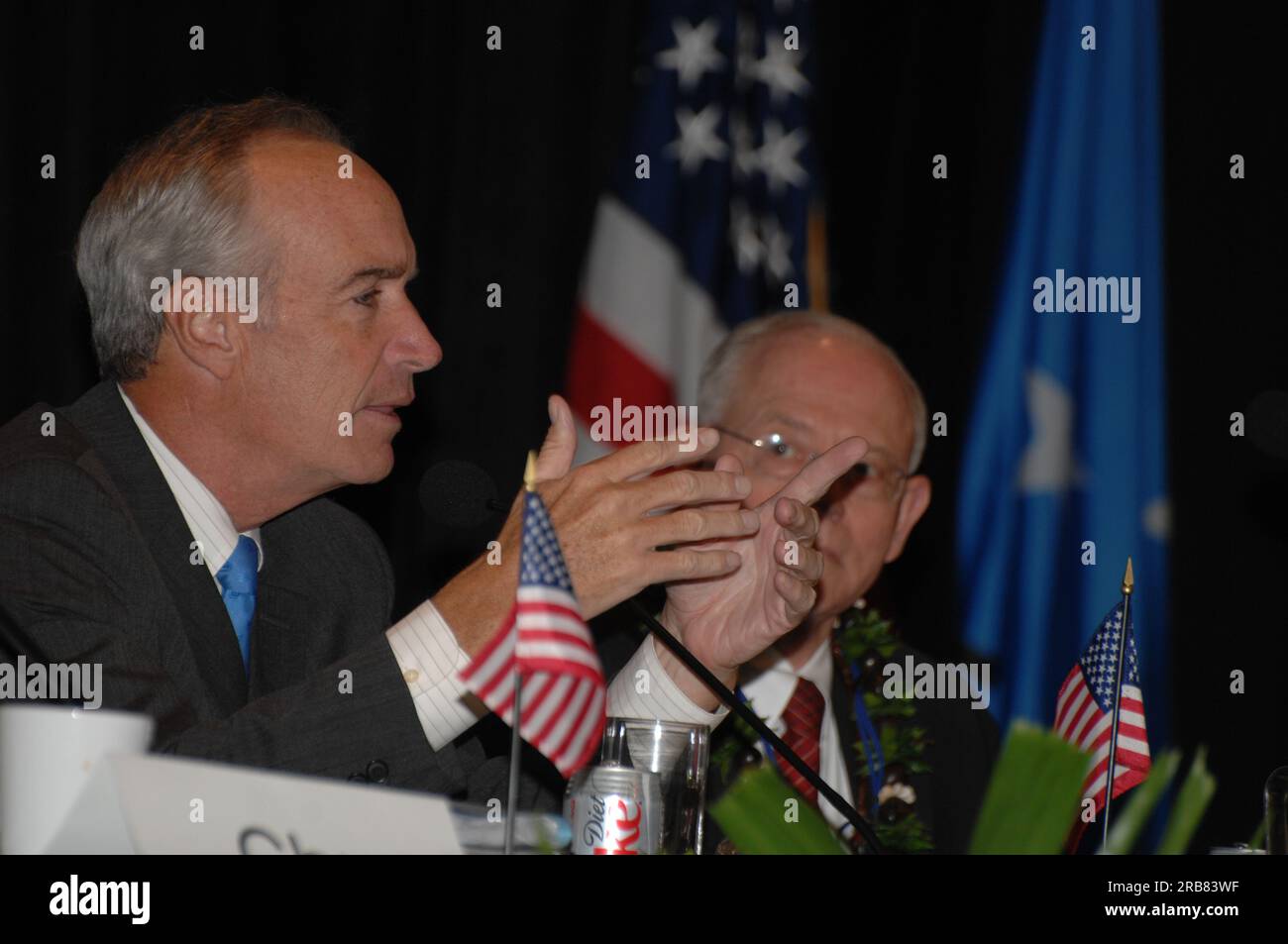 Inselgebiete Gesundheitsgipfel („die Zukunft der Gesundheitsversorgung in den Insellandschaften: A Leaders Summit“) im Marriott Hotel in Honolulu, Hawaii, wo Innenminister Dirk Kempthorne zusammen mit hochrangigen Bundesgesundheitsbeamten und Führungskräften der US-Territorien und frei assoziierten Staaten Strategien und Initiativen zur Förderung der Gesundheitsversorgung in diesen Gemeinden erörterte. Unter den Vertretern der Bundesbehörde, die zusammen mit Sekretär Kempthorne am Gipfel teilnahmen, waren der Veteranenminister James Peake, der stellvertretende Verteidigungsminister für Personal und Bereitschaft David S.C. Chu und Gesundheit und Stockfoto