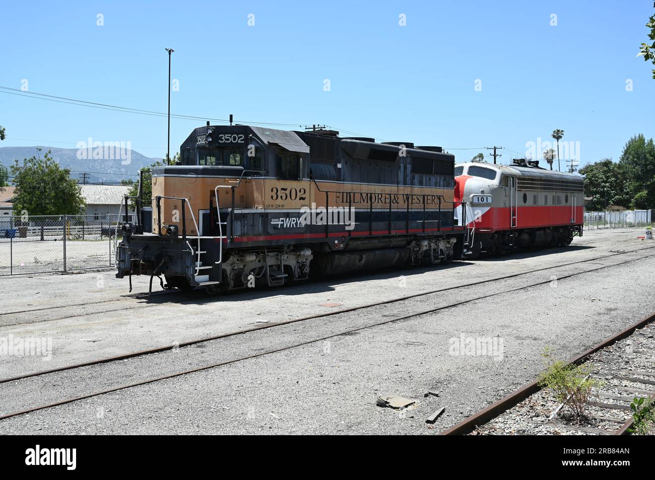 GP35 Nr. 3502 gebaut 1965 und EMD F7. Stockfoto