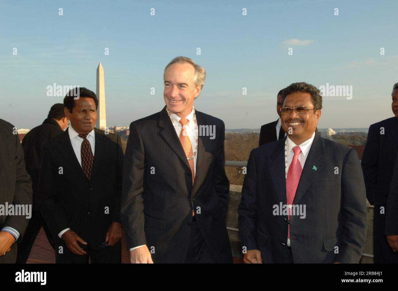 Treffen von Staatssekretär Dirk Kempthorne im Hauptinneren mit einer Regierungsdelegation der Republik Palau unter Leitung von Palau-Präsident Tommy Remengesau. Sekretär Kempthorne und Präsident Remengesau erörterten unter anderem die Möglichkeit, auf der Insel Peleliu in Palau ein nationales Kulturerbe zu errichten, sowie die bevorstehende Überprüfung des Palau-U.S. Kompakt der freien Assoziation. Stockfoto