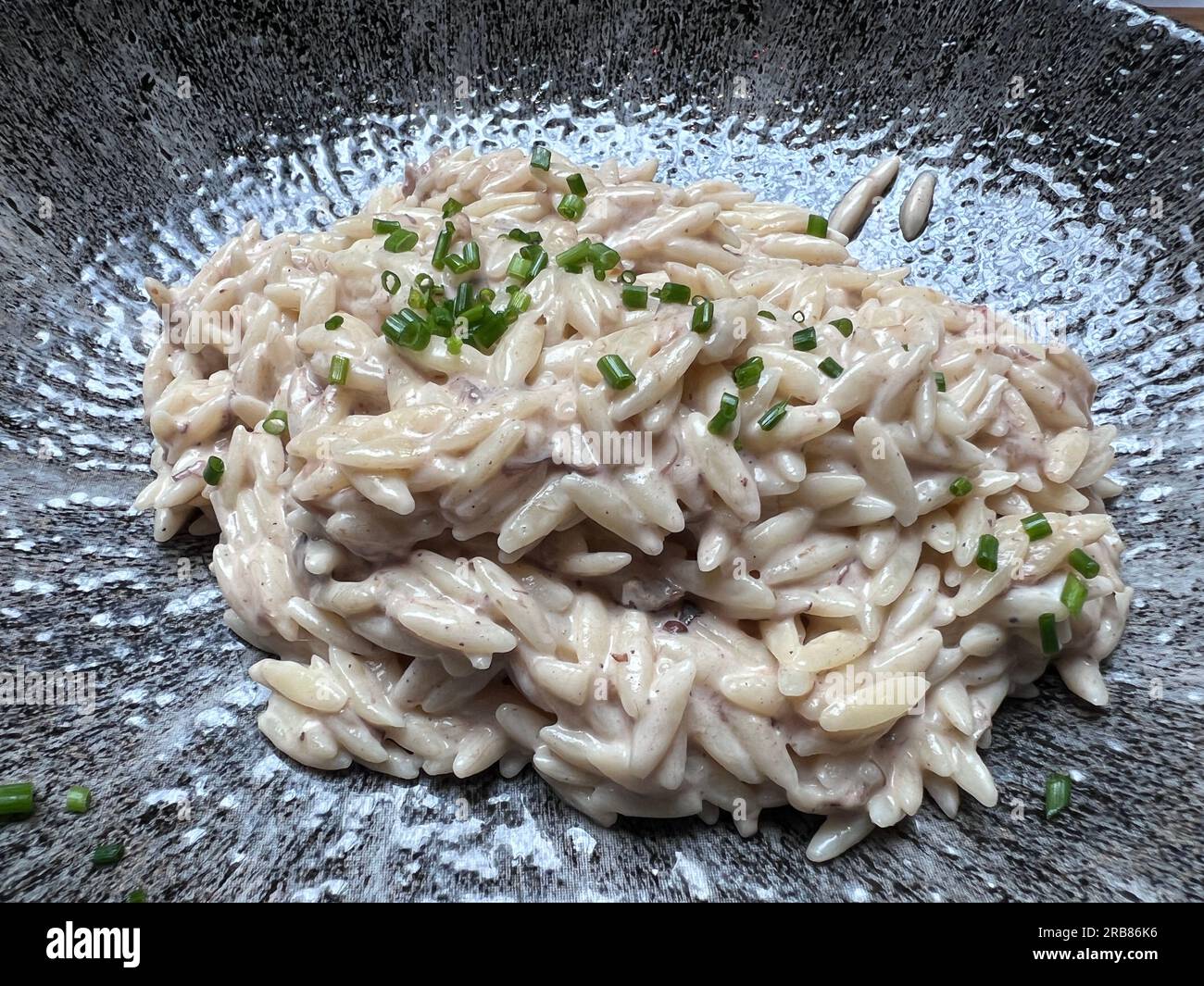 Klebriger Reis wird in einem Restaurant serviert Stockfoto