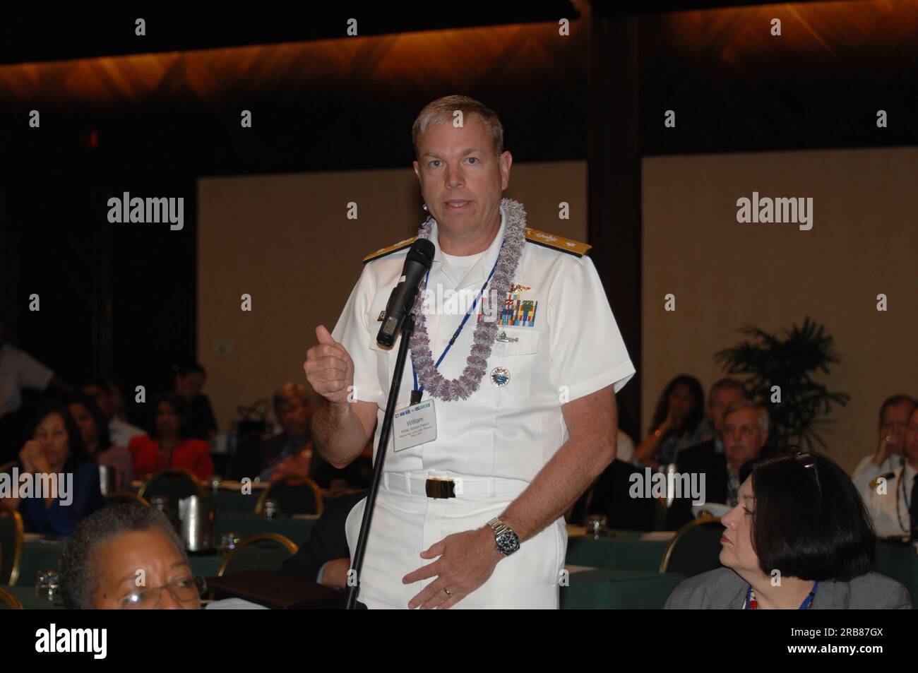 Inselgebiete Gesundheitsgipfel („die Zukunft der Gesundheitsversorgung in den Insellandschaften: A Leaders Summit“) im Marriott Hotel in Honolulu, Hawaii, wo Innenminister Dirk Kempthorne zusammen mit hochrangigen Bundesgesundheitsbeamten und Führungskräften der US-Territorien und frei assoziierten Staaten Strategien und Initiativen zur Förderung der Gesundheitsversorgung in diesen Gemeinden erörterte. Unter den Vertretern der Bundesbehörde, die zusammen mit Sekretär Kempthorne am Gipfel teilnahmen, waren der Veteranenminister James Peake, der stellvertretende Verteidigungsminister für Personal und Bereitschaft David S.C. Chu und Gesundheit und Stockfoto