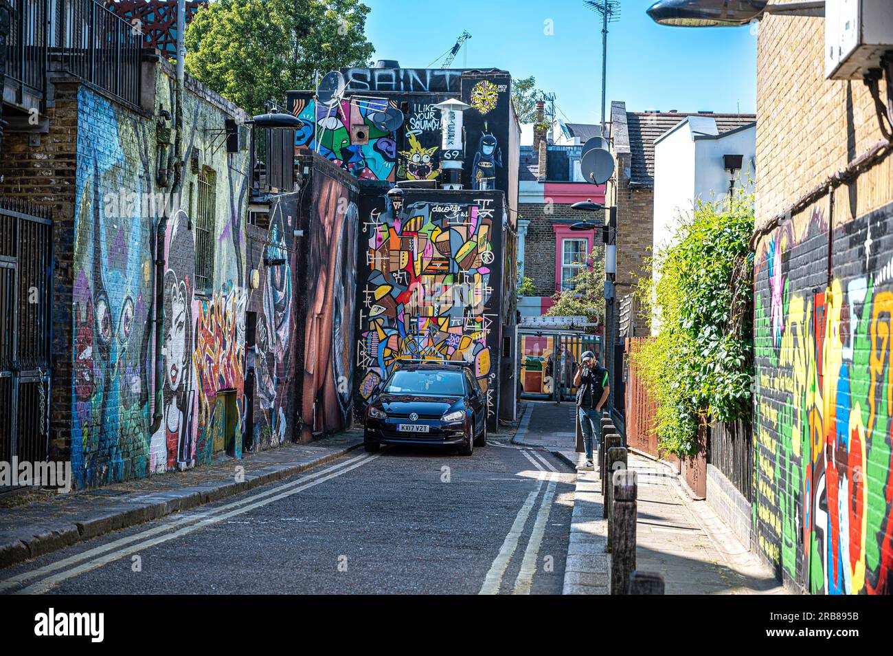 Farbenfrohe Graffiti-Straßen in der beliebten Camden Town in London. Stockfoto