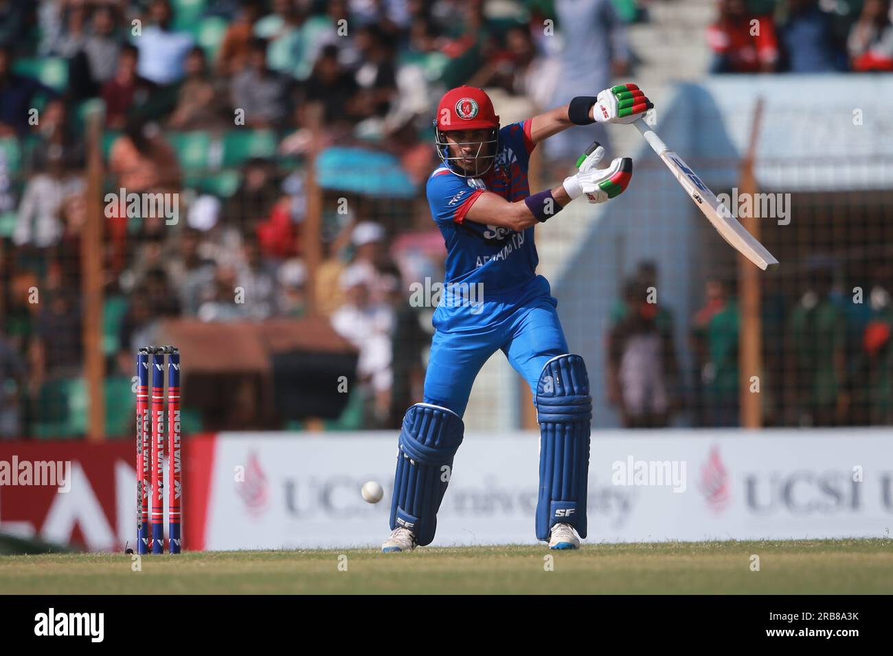 Afghanischer Schlagmann Rahmanullah Gurbaz war während des Zweiten One Day International (ODI)-Spiels von Bangladesch-Afghanistan in drei Spielserien im ZAH am Schlagmann Stockfoto