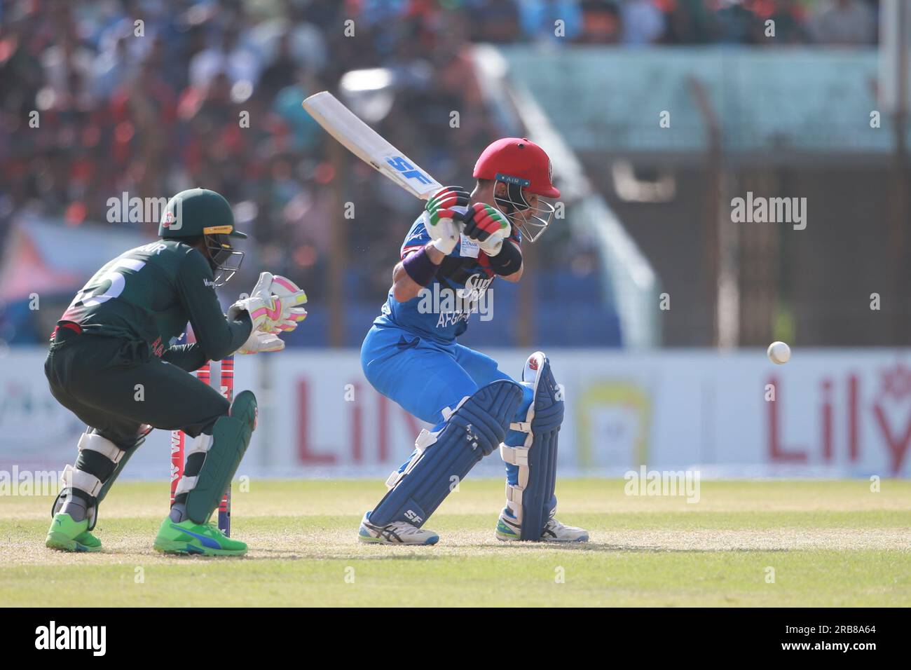 Afghanischer Schlagmann Rahmanullah Gurbaz war während des Zweiten One Day International (ODI)-Spiels von Bangladesch-Afghanistan in drei Spielserien im ZAH am Schlagmann Stockfoto