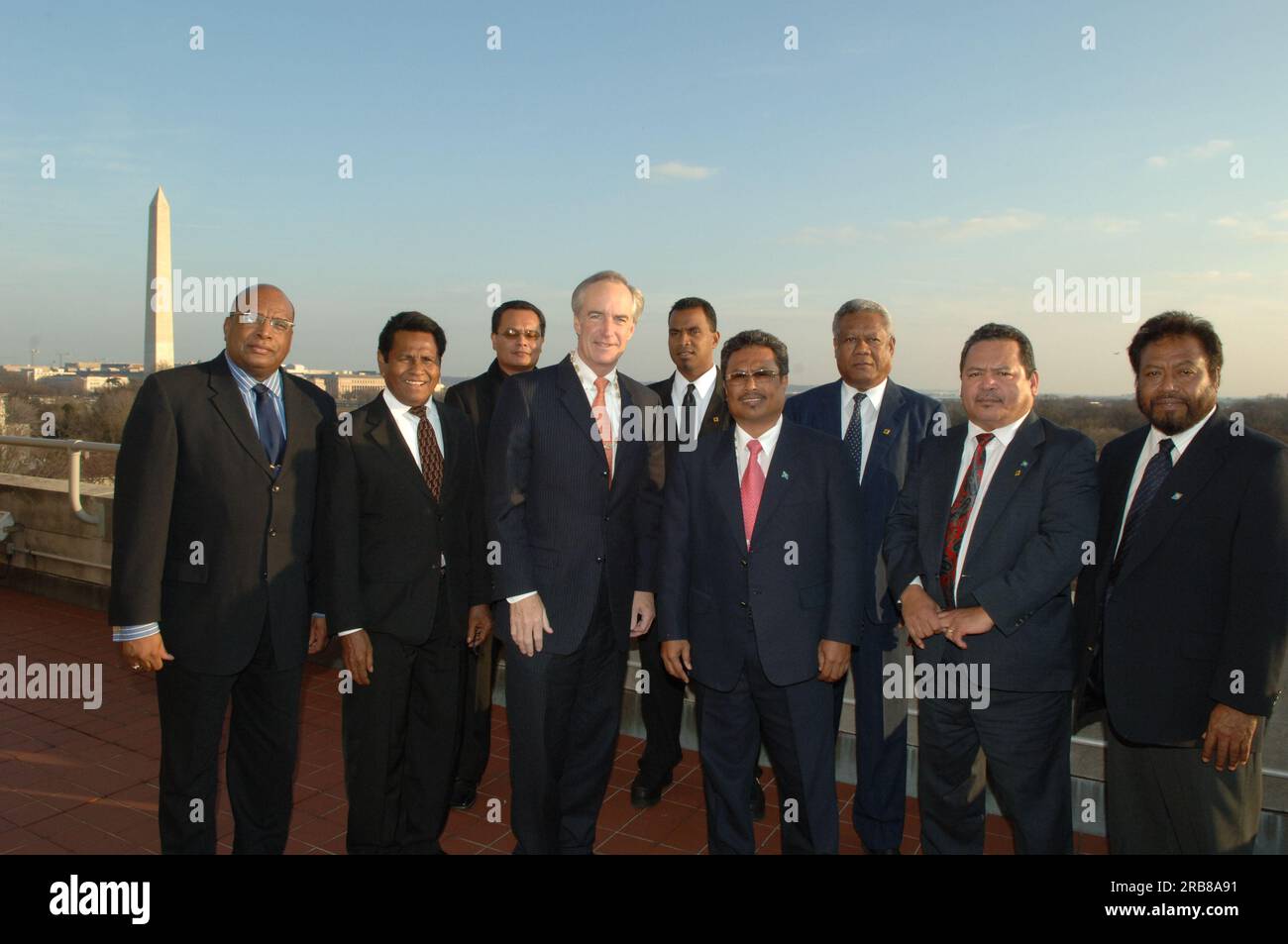 Treffen von Staatssekretär Dirk Kempthorne im Hauptinneren mit einer Regierungsdelegation der Republik Palau unter Leitung von Palau-Präsident Tommy Remengesau. Sekretär Kempthorne und Präsident Remengesau erörterten unter anderem die Möglichkeit, auf der Insel Peleliu in Palau ein nationales Kulturerbe zu errichten, sowie die bevorstehende Überprüfung des Palau-U.S. Kompakt der freien Assoziation. Stockfoto