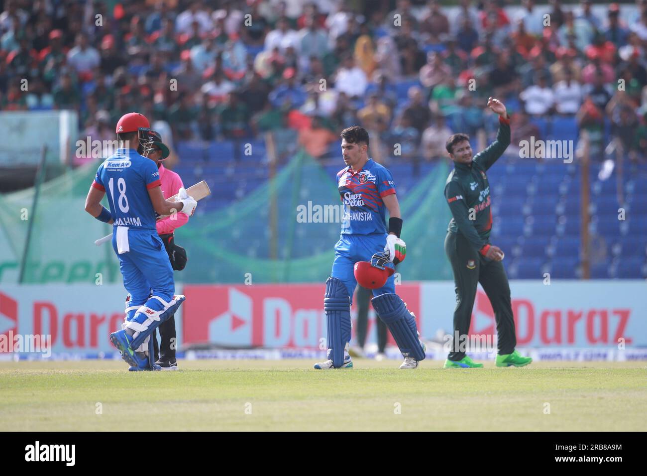 Der afghanische Batter Rahmanullah Gurbaz feiert seine hundert Läufe während des Zweiten One Day International (ODI)-Spiels von Bangladesch und Afghanistan Stockfoto