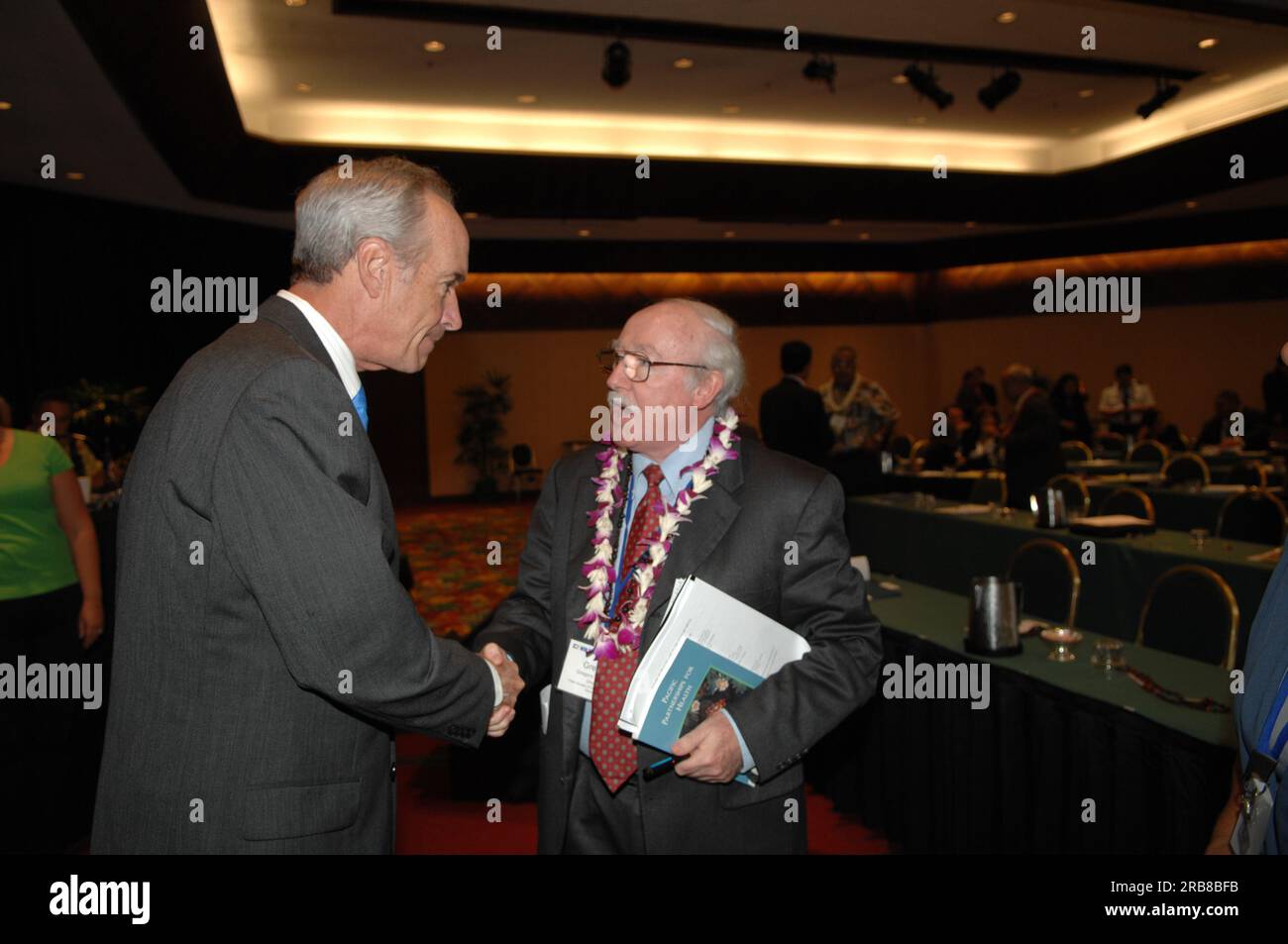 Inselgebiete Gesundheitsgipfel („die Zukunft der Gesundheitsversorgung in den Insellandschaften: A Leaders Summit“) im Marriott Hotel in Honolulu, Hawaii, wo Innenminister Dirk Kempthorne zusammen mit hochrangigen Bundesgesundheitsbeamten und Führungskräften der US-Territorien und frei assoziierten Staaten Strategien und Initiativen zur Förderung der Gesundheitsversorgung in diesen Gemeinden erörterte. Unter den Vertretern der Bundesbehörde, die zusammen mit Sekretär Kempthorne am Gipfel teilnahmen, waren der Veteranenminister James Peake, der stellvertretende Verteidigungsminister für Personal und Bereitschaft David S.C. Chu und Gesundheit und Stockfoto