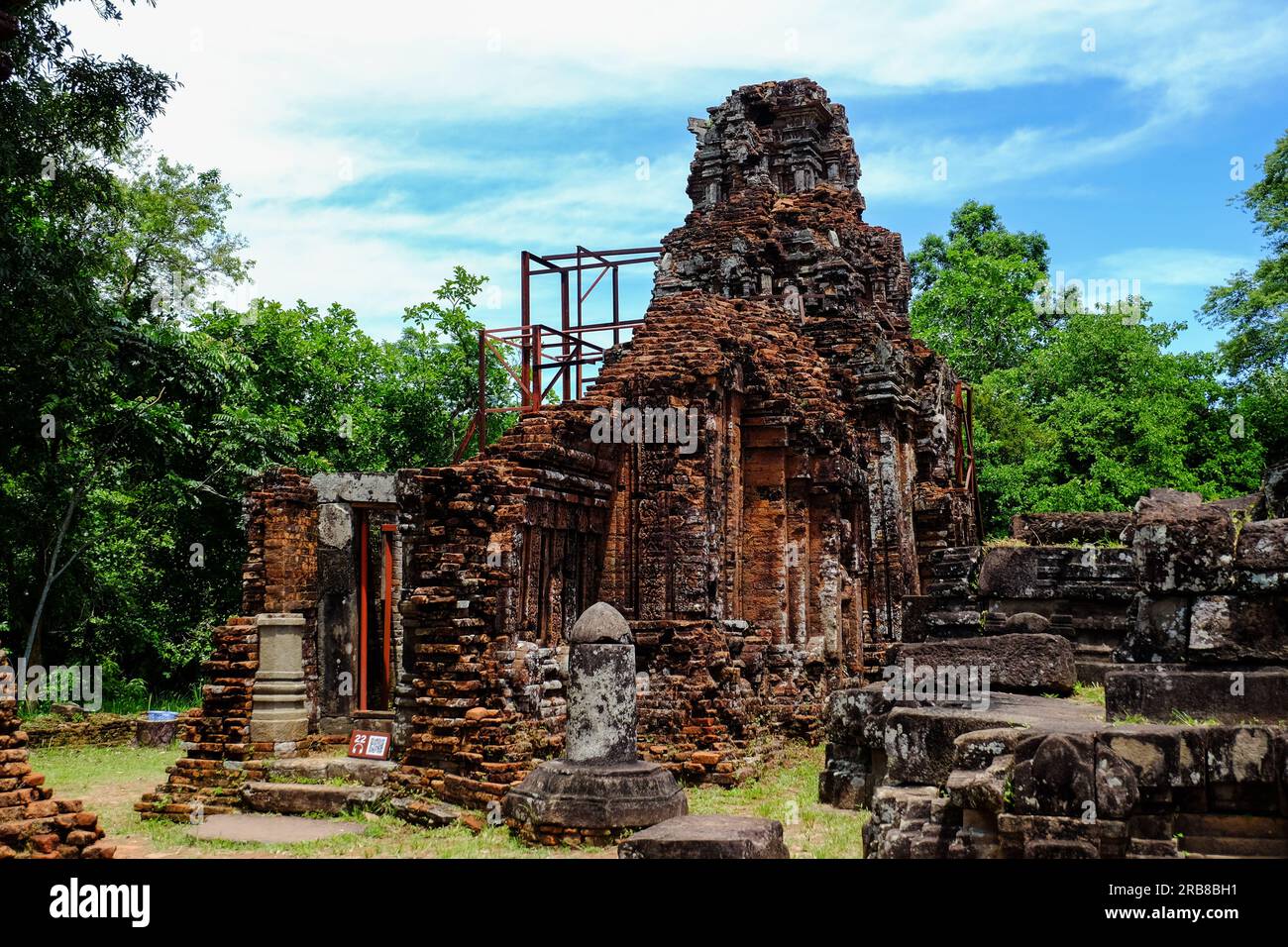 Überreste von Hindu-Tempeln im My Son Sanctuary, einem UNESCO-Weltkulturerbe in Vietnam. Stockfoto