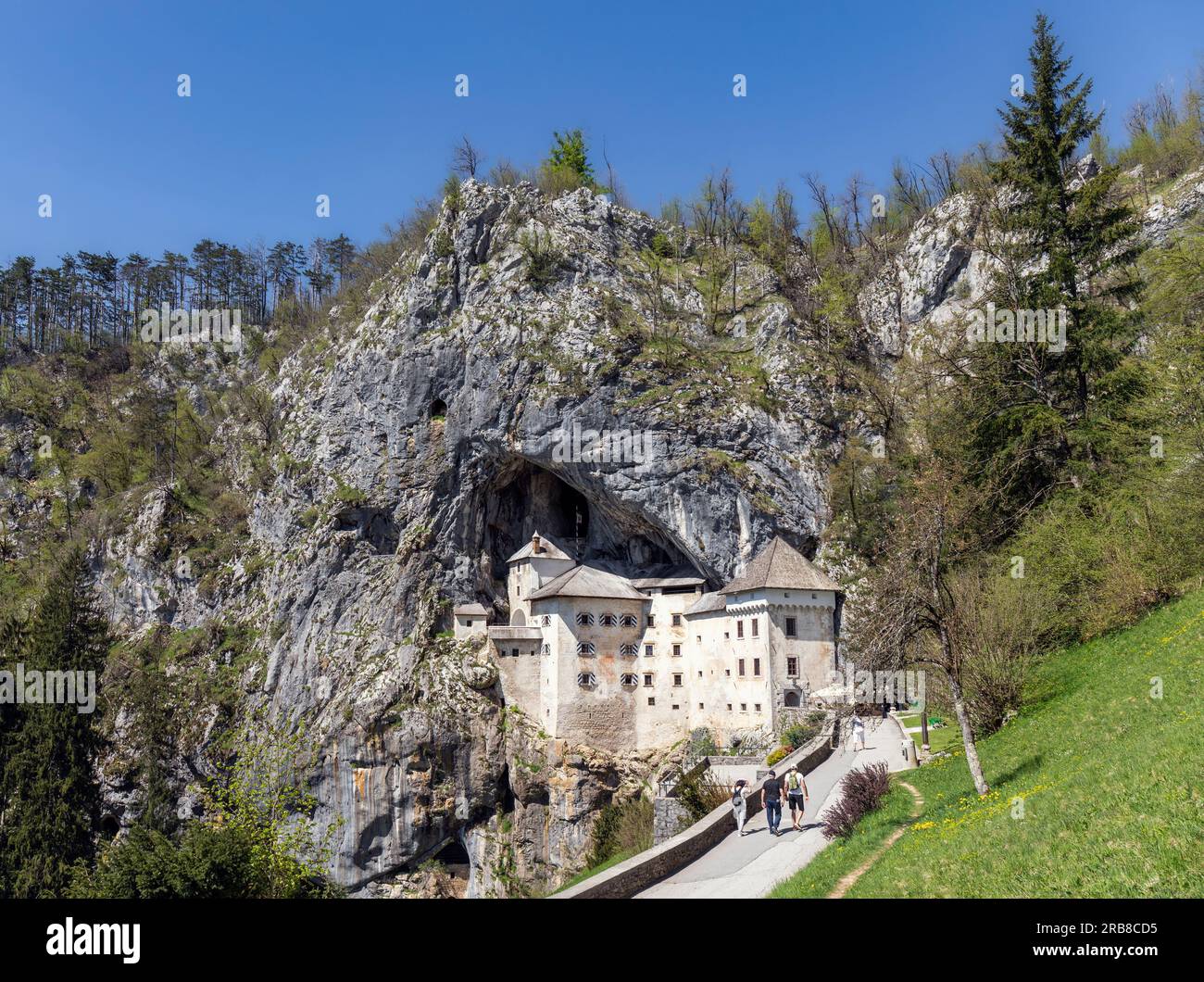 Predjama, Inner Krain, Slowenien.  Burg Predjama, in die Öffnung einer Höhle gebaut. Stockfoto