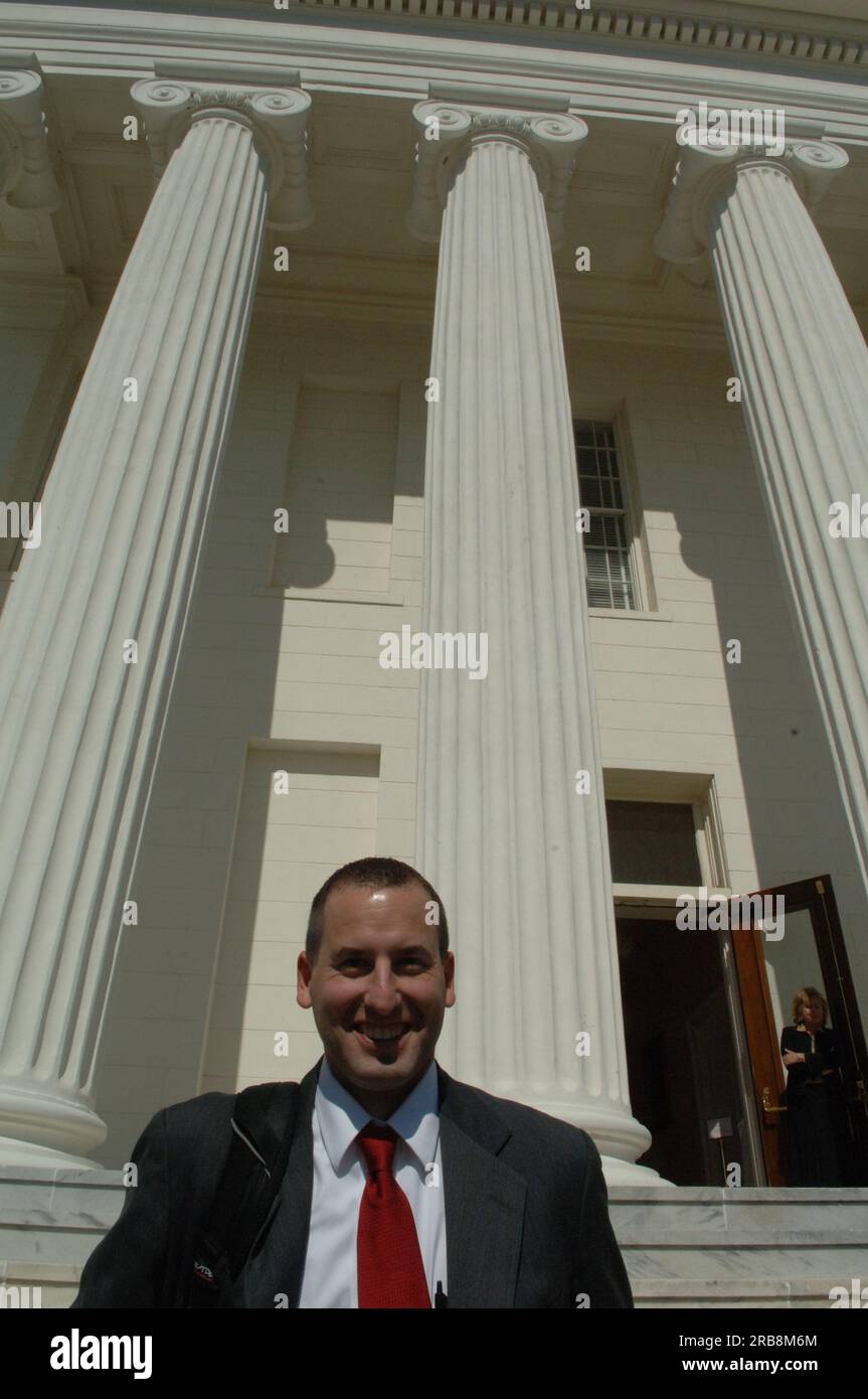 Treffen und Pressekonferenz in Montgomery, Alabama, zu zwischenstaatlichen Wasserfragen aufgrund der Dürre im Südosten der USA, mit Minister Dirk Kempthorne zusammen mit Alanama Gouverneur Bob Riley, Alabama Senator Jeff Sessions, dem Vorsitzenden des White House Council on Environmental Quality James Connaughton und dem Commander der USA Armeekorps, Generalleutnant Robert Van Antwerpen, neben anderen Beamten Stockfoto