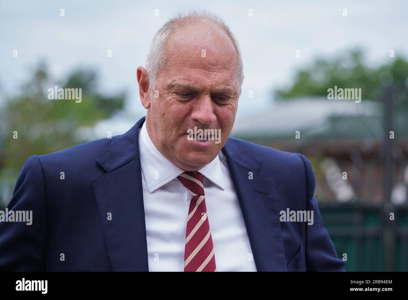 London UK. 8 . Juli 2023 . Der ehemalige britische olympiasieger Sir Steven Redgrave kommt am 6. Tag der Wimbledon-Tennismeisterschaft im All England Lawn Tennis Club an. Kredit: amer Ghazzal/Alamy Live News Stockfoto