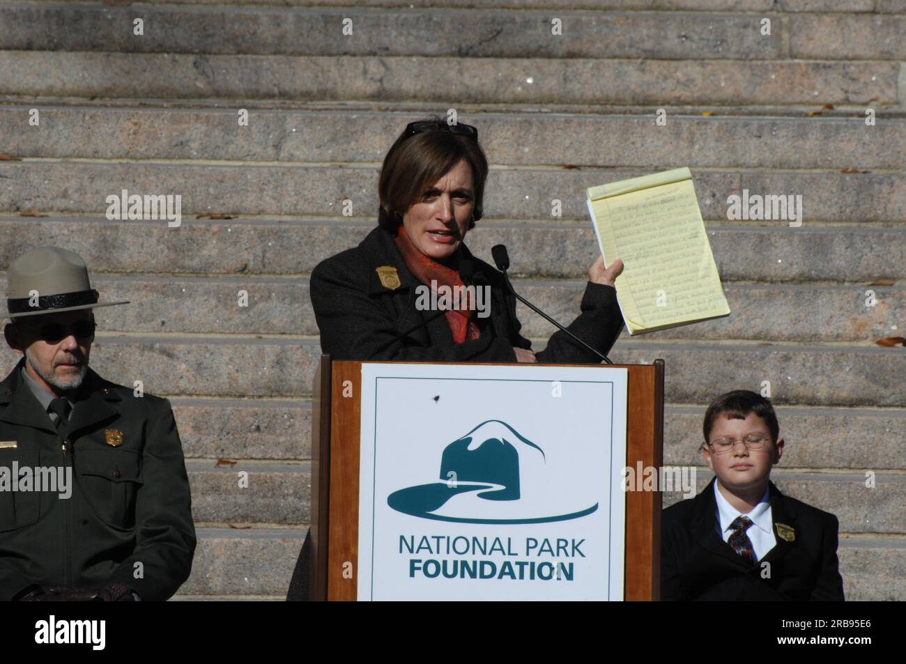 Besuch von Minister Dirk Kempthorne an der Abraham Lincoln Birthplace National Historic Site in Hodgenville, Kentucky, wo er zu First Lady Laura Bush, Historic Site Superintendent Keith Pruitt, Und Libby O'Connell, Chefarzt von A and E Television's History Channel, für Führungen, Bemerkungen, Interaktionen mit Mitarbeitern des National Park Service und Besuchern Stockfoto