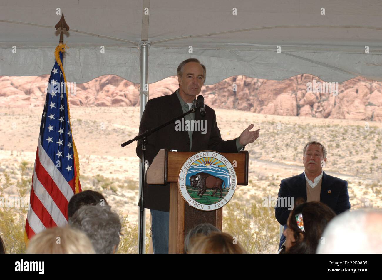 Bahnbrechende Zeremonie für ein neues Besucherzentrum in der Red Rock Canyon National Conservation Area, Nevada, Und Ankündigung der neuen Finanzierung von 49 Projekten im Rahmen der 8. Runde des Southern Nevada Public Land Management Act, wobei Minister Dirk Kempthorne den Senatoren Harry Reid und John Fähnrich, den Vertretern Shelley Berkley und Jon Porter von Nevada sowie weiteren Beamten der National Landscape Conservation Foundation auf Bundes-, Landes- und Landesebene beitritt Stockfoto