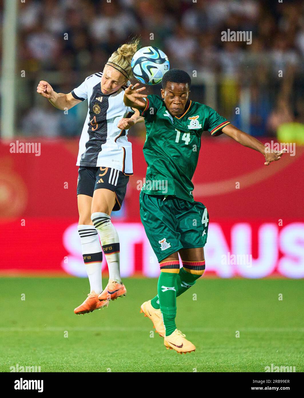 Svenja HUTH, DFB Frauen 9 kämpfen um den Ball, Tackling, Duell, Header, zweikampf, Action, fight against Ireen Lungo, Sambia 14 im DFB Women Match DEUTSCHLAND - SAMBIA 2-3 Preparation for WM World Championships 2023 in Australia, Neuseeland , Staffel 2023/2024, am 07. Juli 2023 in Fürth, Deutschland. © Peter Schatz / Alamy Live News Stockfoto