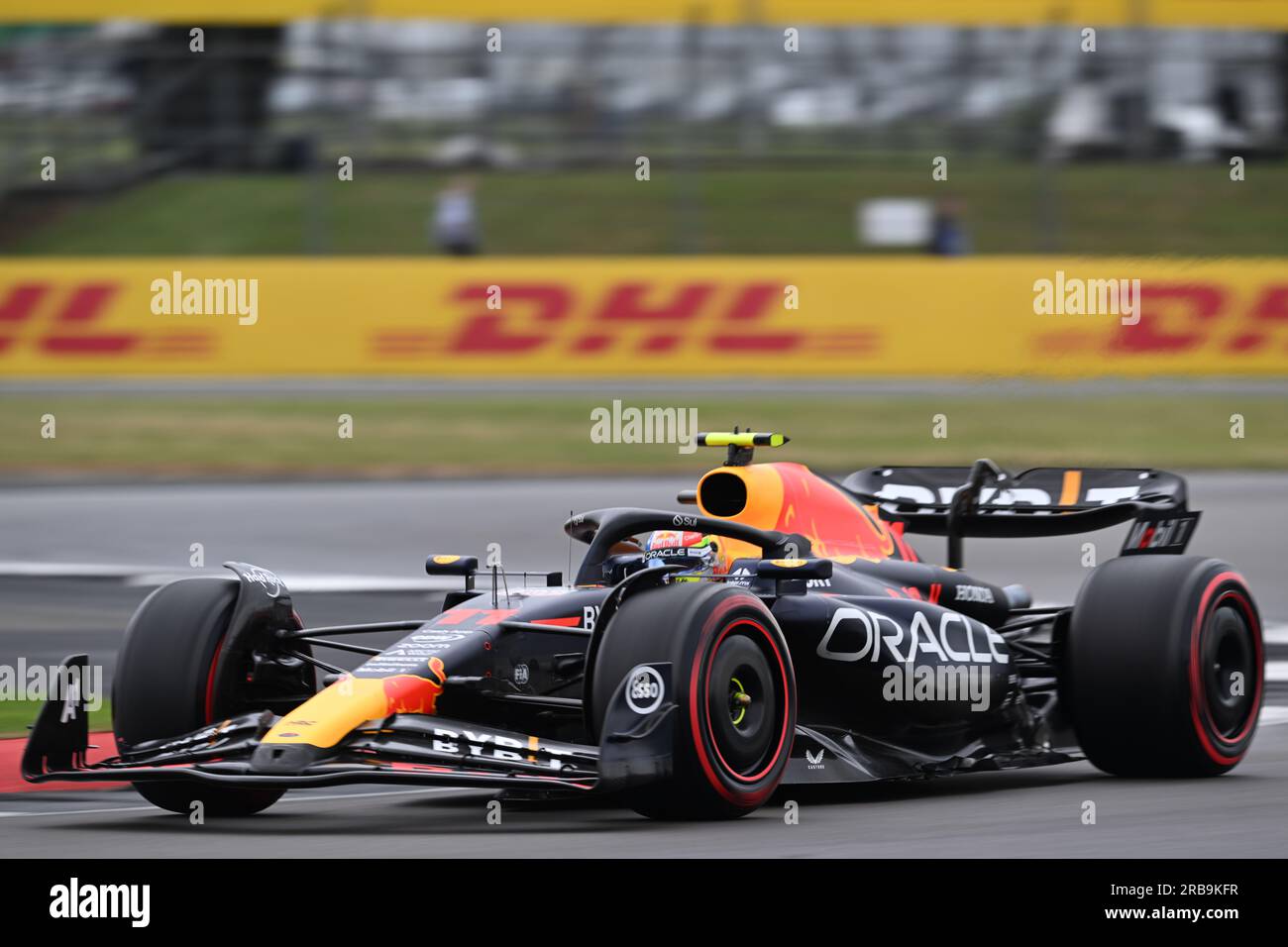 8. Juli 2023: Silverstone Circuit, Northamptonshire, England: Formel 1 2023 Aramco F1 Grand Prix: Qualifying Day; Sergio Perez vom Red Bull Racing Team während der Qualifizierung, während die Rennstrecke trocknet Stockfoto