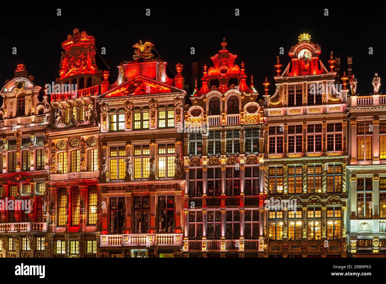 Brüssels Grand Place, Hauptplatz, erleuchtete Gebäude, Brüssel, Belgien. Stockfoto