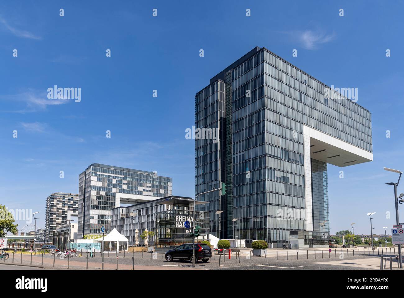 Urbane Landschaft an einem hellen Sommertag in Köln Stockfoto