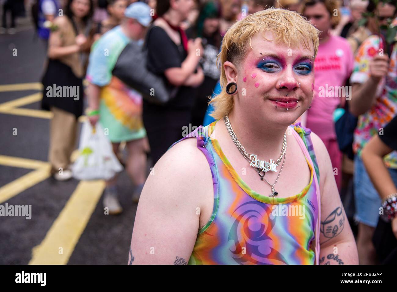 London, Großbritannien. 08. Juli 2023. Während des Londoner Trans-Pride-Protestes posiert ein Demonstrante. Der marsch findet vor dem Hintergrund wachsender Feindseligkeit gegen die Transen statt. (Foto: Loredana Sangiuliano/SOPA Images/Sipa USA) Guthaben: SIPA USA/Alamy Live News Stockfoto