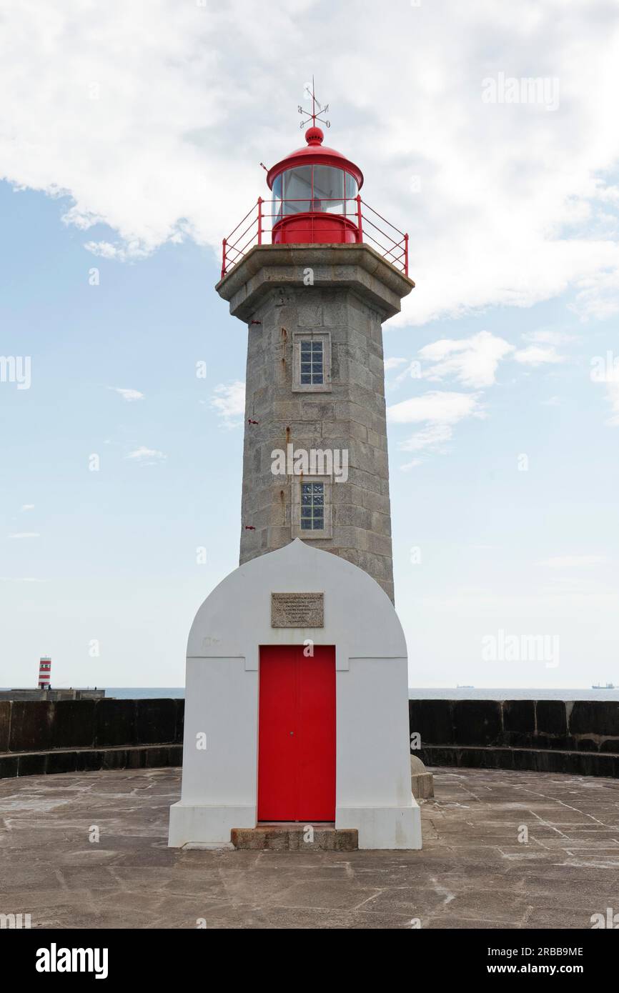 Leuchtturm Farolim de Felgueiras an der Mündung des Flusses Douro in den Atlantik, Foz do Douro, Porto, Portugal Stockfoto