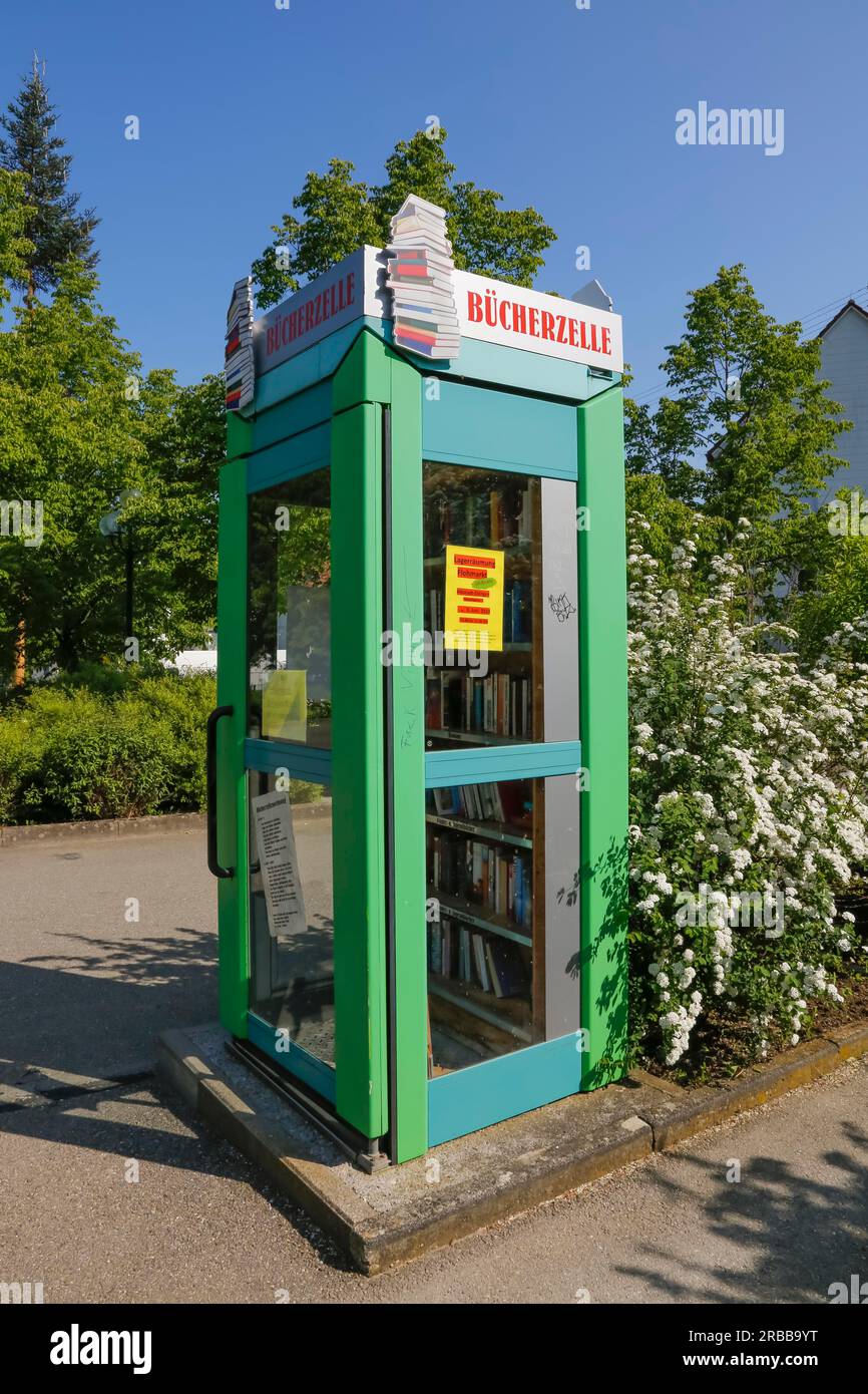 Bücherzelle, öffentliches Bücherregal, grüne Bücherbox, Leihbücher, Albstadt-Lautlingen, Baden-Württemberg, Deutschland Stockfoto