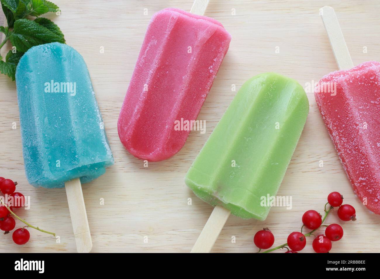 Gourmet eis am stiel -Fotos und -Bildmaterial in hoher Auflösung – Alamy