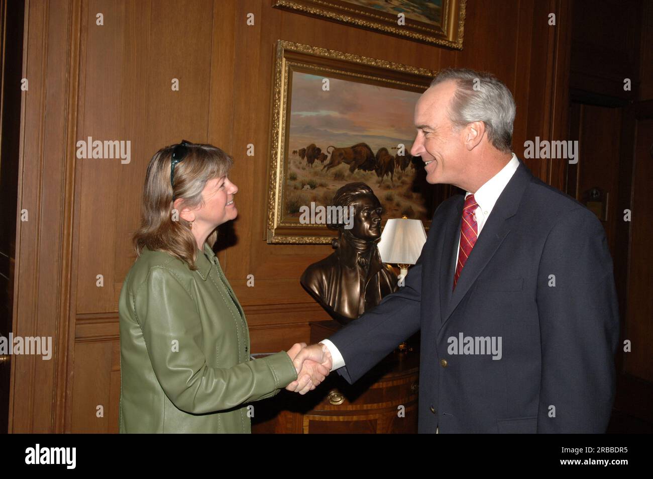 Minister Dirk Kempthorne trifft sich im Hauptinneren mit einer Idaho-Delegation, einschließlich des Vertreters für Regierungsangelegenheiten des Idaho National Laboratory und des ehemaligen Stabschefs von Kempthorne als Gouverneur von Idaho, Brian Whitlock, sowie mit Vertretern der östlichen Idaho-Gemeinde und der Wirtschaft Stockfoto