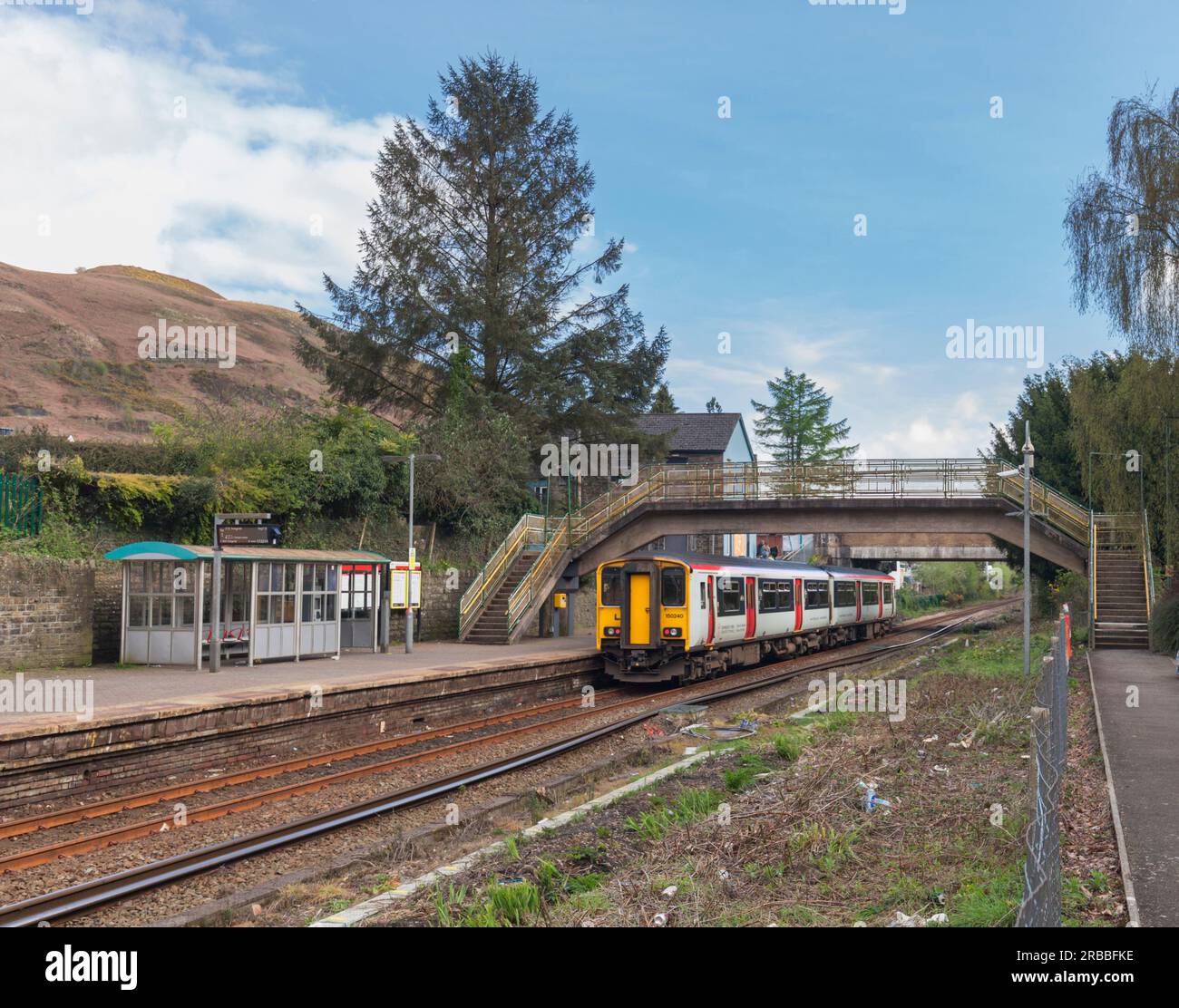 Transport nach Wales Klasse 150 DMU-Zug 150240 am Bahnhof Llwynpia im Bahnnetz des Cardiff-Tals im Rhondda-Tal Stockfoto