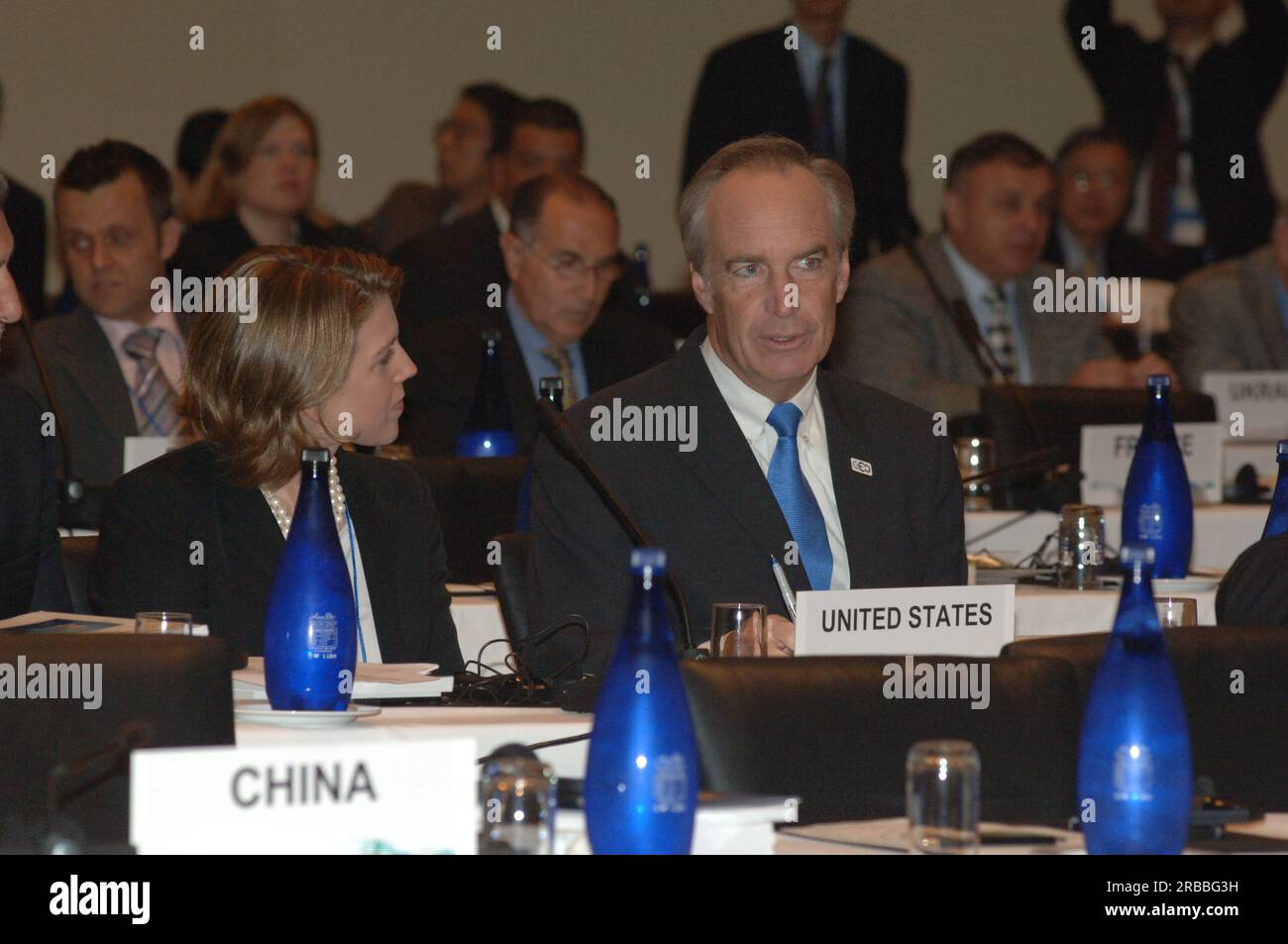 Maßnahmen auf dem Ministergipfel der Gruppe für Erdbeobachtungen (GEO) („Erdbeobachtung für nachhaltiges Wachstum und Entwicklung“) in Kapstadt (Südafrika), auf dem Minister Dirk Kempthorne die US-Delegation leitete; Und kündigte wissenschaftliche Fortschritte an, darunter das Programm North American Dürre Monitor, neue operative Nutzung globaler Klimadaten, ein neuer kostengünstiger Ansatz zur Verbreitung von Umweltdaten und Echtzeit-Prognosen zur Luftqualität zum Schutz der globalen öffentlichen Gesundheit Stockfoto