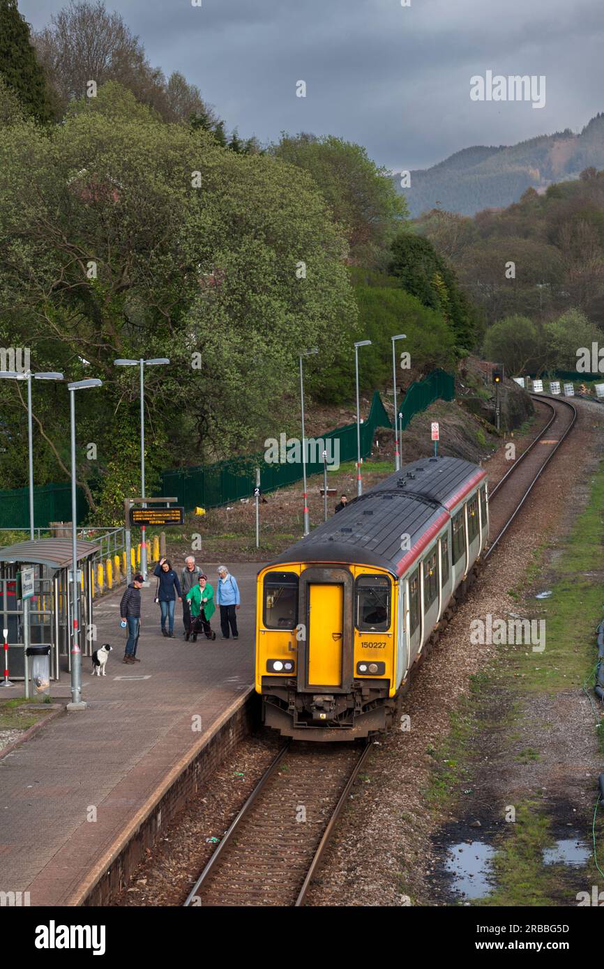 Transport nach Wales Klasse 150 Sprinterzug mit Anfahrt am Bahnhof Dinas Rhondda auf der einspurigen Bahnlinie Rhondda Valley Stockfoto