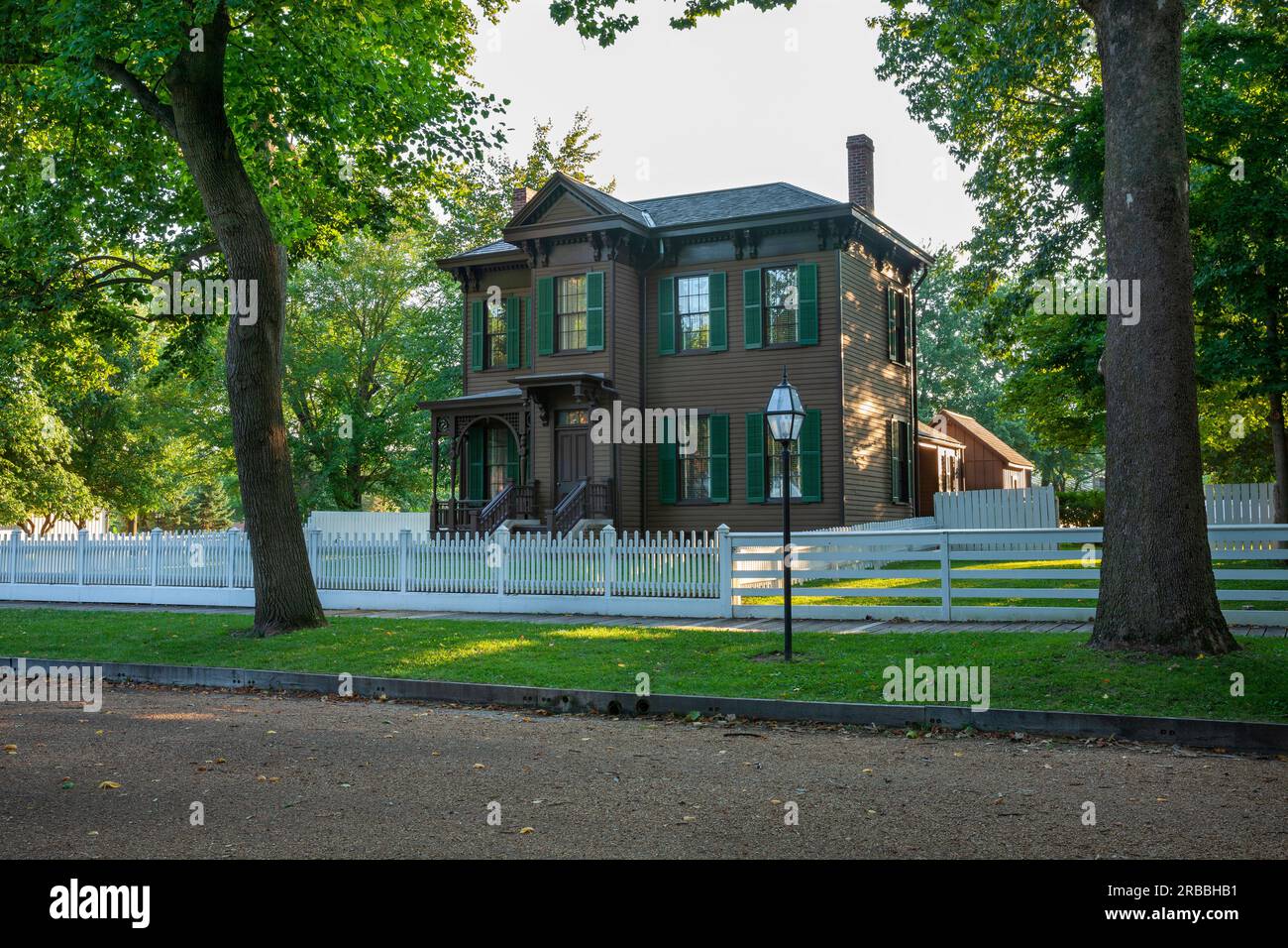 Altes braunes viktorianisches Haus im Lincoln Home Historical District in Springfield, Illinois Stockfoto