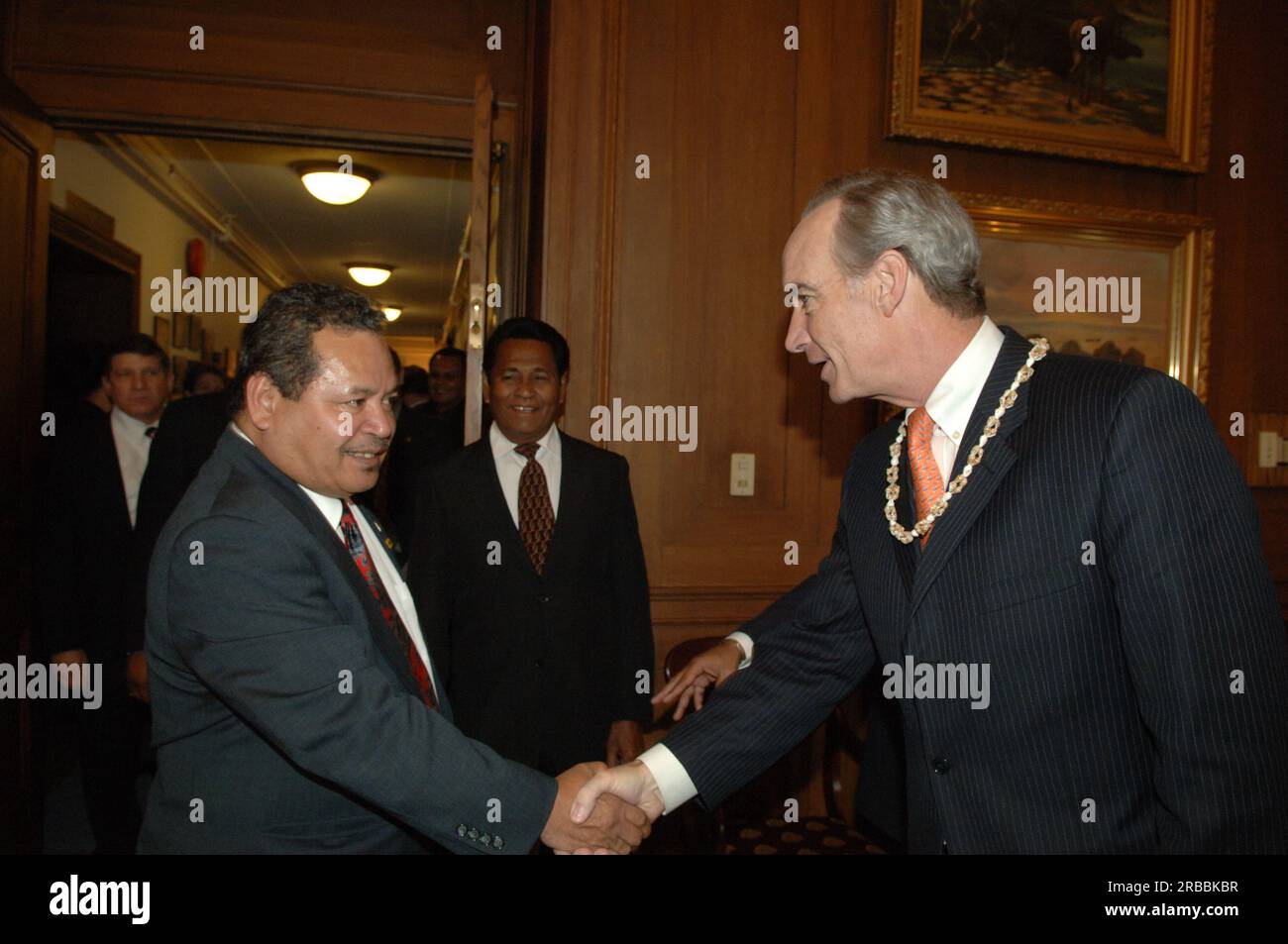 Treffen von Staatssekretär Dirk Kempthorne im Hauptinneren mit einer Regierungsdelegation der Republik Palau unter Leitung von Palau-Präsident Tommy Remengesau. Sekretär Kempthorne und Präsident Remengesau erörterten unter anderem die Möglichkeit, auf der Insel Peleliu in Palau ein nationales Kulturerbe zu errichten, sowie die bevorstehende Überprüfung des Palau-U.S. Kompakt der freien Assoziation. Stockfoto