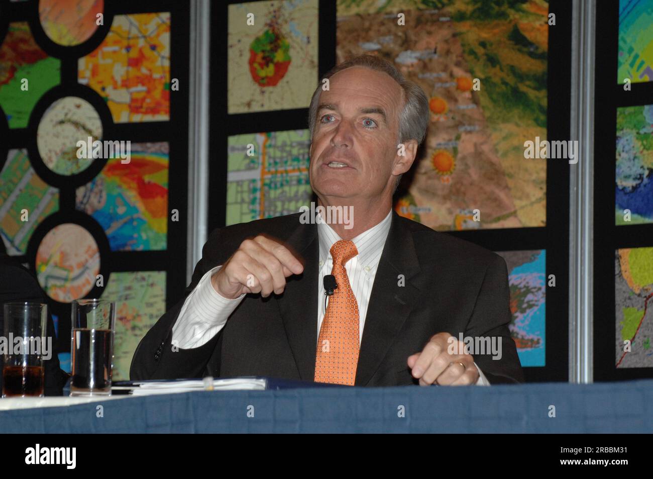 Aktivitäten am Senior Executive Seminar des Environmental Systems Research Institute (ESRI) - Teil der ESRI International User Conference - in San Diego, Kalifornien, wo Minister Dirk Kempthorne zu Maryland Gouverneur Martin O'Malley, ESRI Präsident Jack Dangermond, Roger Tomlinson von Kanadas Tomlinson Associates und anderen Bundes-, Staats- und Privatorganisationen kam Stockfoto