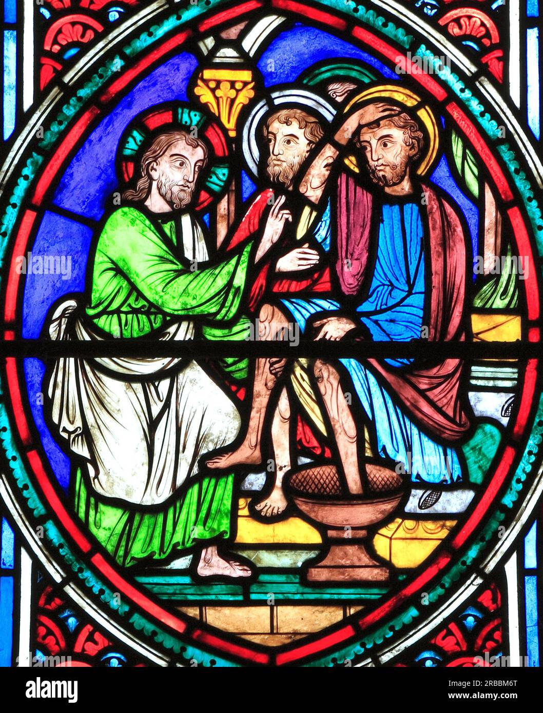 Das Passionsfenster, Jesus wäscht die Füße seiner Jünger, Buntglasfenster, von Didron von Paris, 1860, Feltwell, Norfolk, England, Großbritannien, Ostern Stockfoto