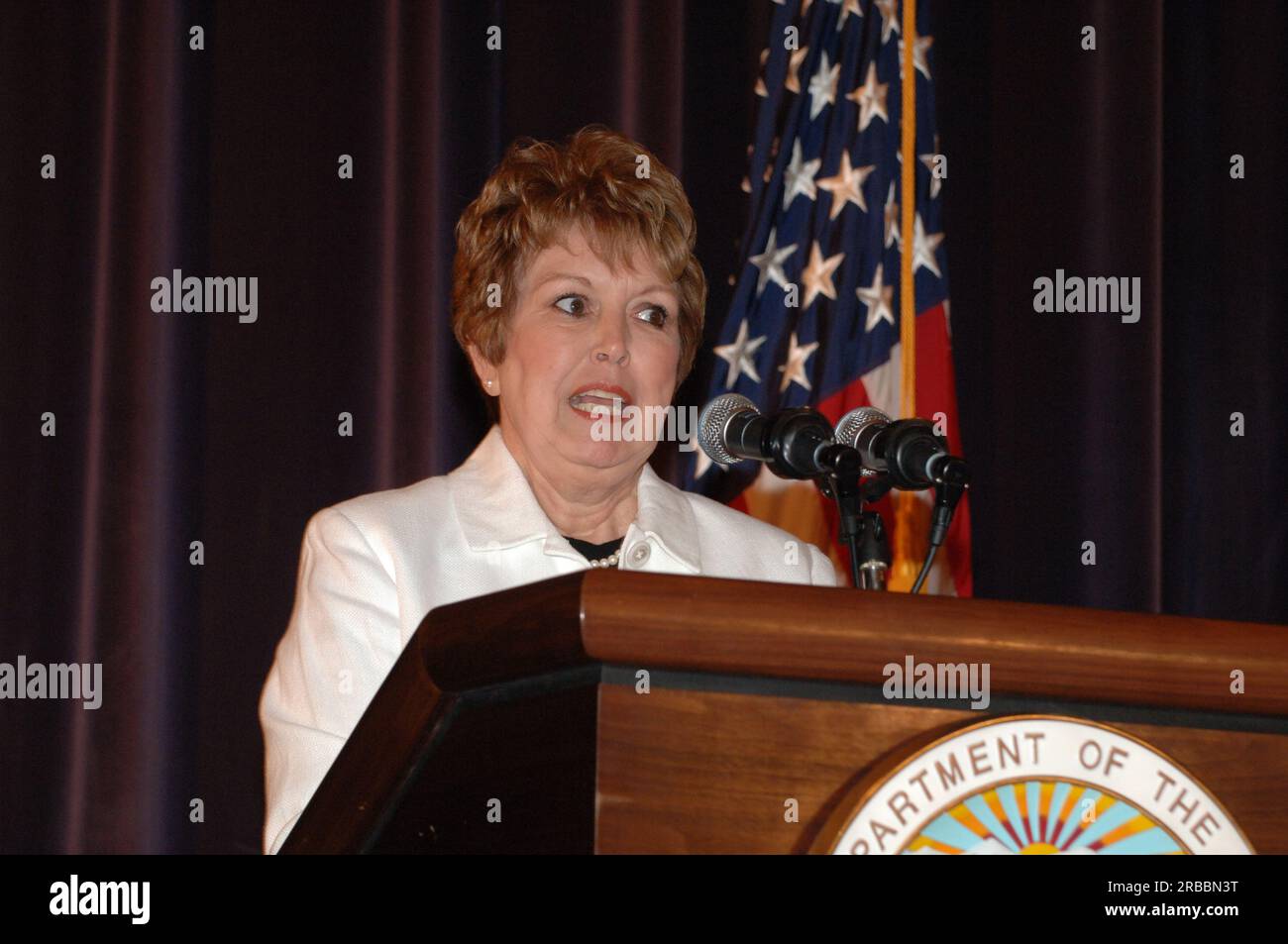 Besuch des Dokumentarfilmherstellers Ken Burns und des Autors Dayton Duncan im Main Interior, wo sie sich mit Secretary Dirk Kempthorne und National Park Service Director Mary Bomar trafen und im Auditorium über ihre bevorstehende Veröffentlichung, The National Parks: America's Best Idea, sprachen Stockfoto