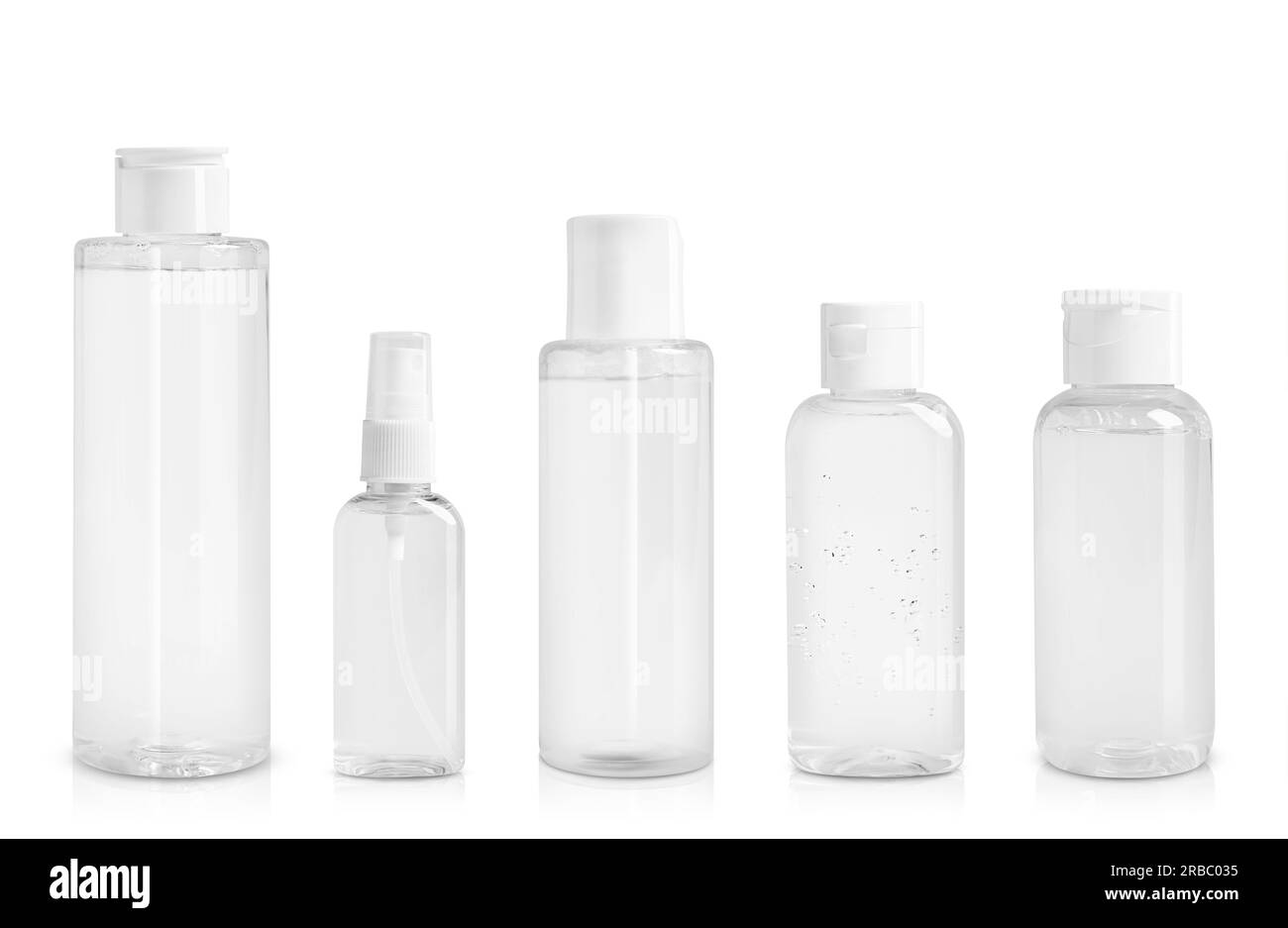 Set von Kosmetikflaschen mit Hautpflegeprodukten, isoliert auf weiß Stockfoto