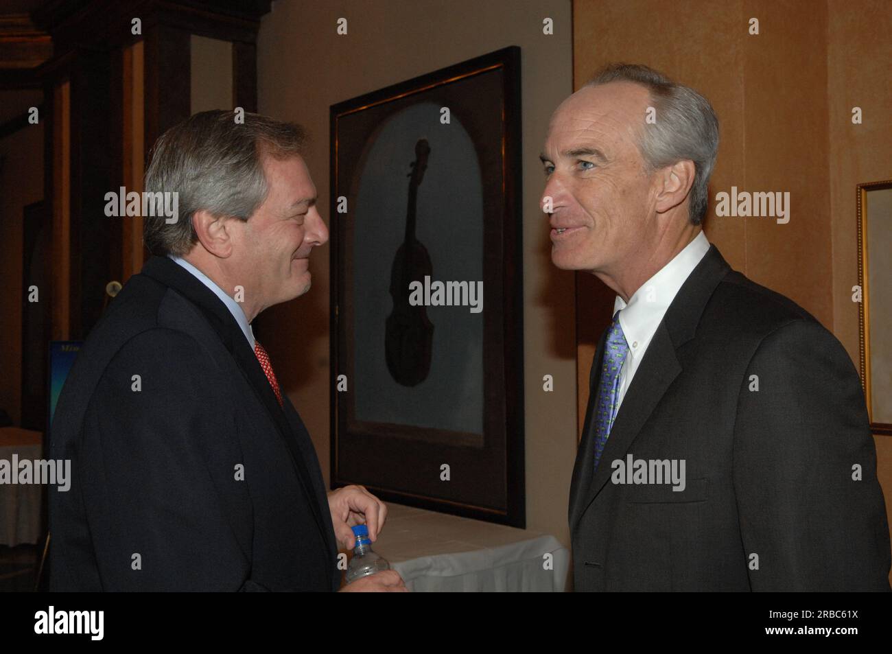 Besuch von Minister Dirk Kempthorne in New Orleans, Louisiana, um den Outer Continental Shelf (OCS) Öl- und Gasleasingverkauf 207 des Minerals Management Service für den westlichen Golf von Mexiko zu eröffnen und zu schließen. Sekretär Kempthorne veranstaltete am Ende des Verkaufs eine Pressekonferenz, um das endgültige Gebot sowie die Bedeutung des Verkaufs für die Energiediskussion des Landes bekannt zu geben. Stockfoto