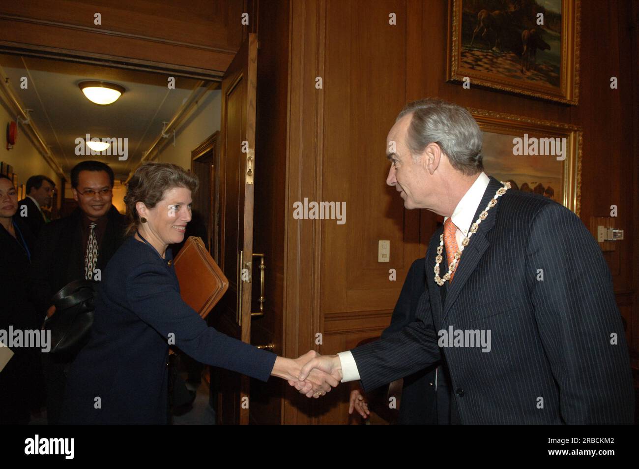 Treffen von Staatssekretär Dirk Kempthorne im Hauptinneren mit einer Regierungsdelegation der Republik Palau unter Leitung von Palau-Präsident Tommy Remengesau. Sekretär Kempthorne und Präsident Remengesau erörterten unter anderem die Möglichkeit, auf der Insel Peleliu in Palau ein nationales Kulturerbe zu errichten, sowie die bevorstehende Überprüfung des Palau-U.S. Kompakt der freien Assoziation. Stockfoto