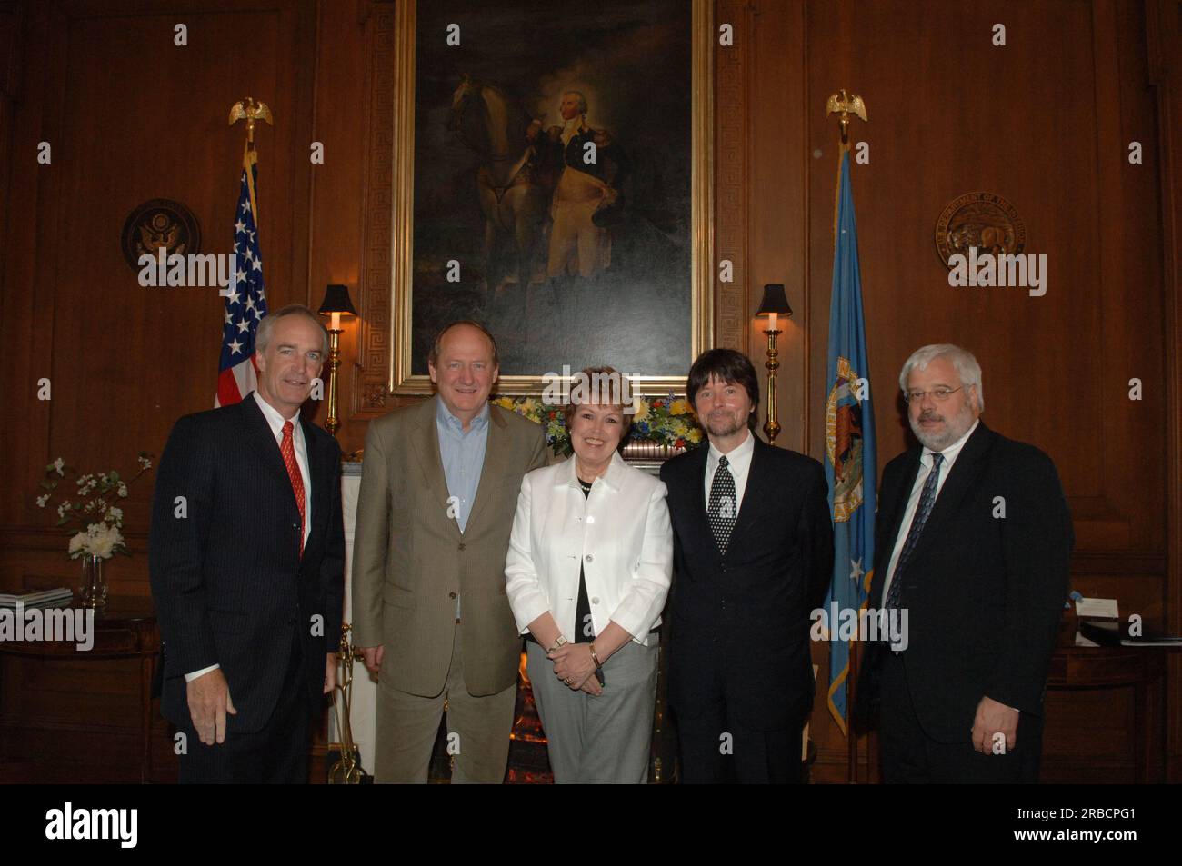 Besuch des Dokumentarfilmherstellers Ken Burns und des Autors Dayton Duncan im Main Interior, wo sie sich mit Secretary Dirk Kempthorne und National Park Service Director Mary Bomar trafen und im Auditorium über ihre bevorstehende Veröffentlichung, The National Parks: America's Best Idea, sprachen Stockfoto