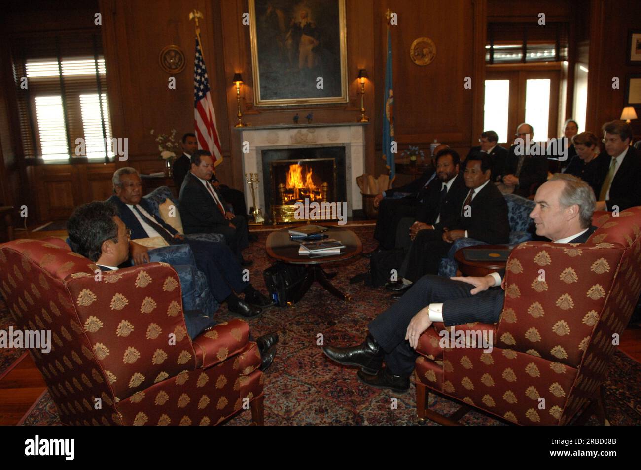 Treffen von Staatssekretär Dirk Kempthorne im Hauptinneren mit einer Regierungsdelegation der Republik Palau unter Leitung von Palau-Präsident Tommy Remengesau. Sekretär Kempthorne und Präsident Remengesau erörterten unter anderem die Möglichkeit, auf der Insel Peleliu in Palau ein nationales Kulturerbe zu errichten, sowie die bevorstehende Überprüfung des Palau-U.S. Kompakt der freien Assoziation. Stockfoto