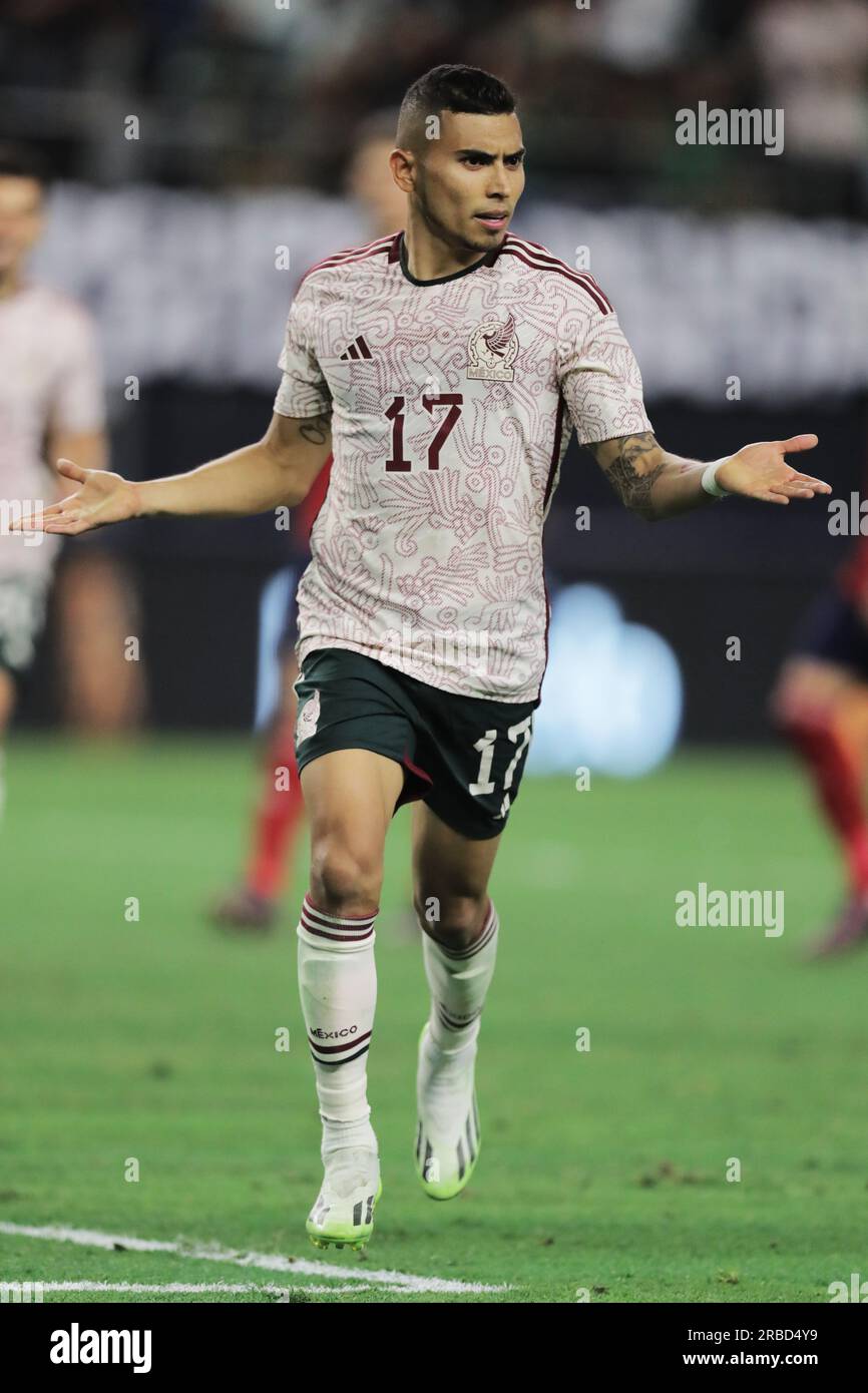 Arlington, Texas, USA. 8. Juli 2023. Mexikos OBERLIN PINEDA feiert das Spiel nach dem ersten Tor des Spiels gegen Costa Rica im Gold Cup Viertelfinale im AT7T Stadium in Arlington, Texas. OBERLIN PINEDA erzielte das Tor bei einem klinischen Elfmeterschießen. (Kreditbild: © Brian McLean/ZUMA Press Wire) NUR REDAKTIONELLE VERWENDUNG! Nicht für den kommerziellen GEBRAUCH! Kredit: ZUMA Press, Inc./Alamy Live News Stockfoto