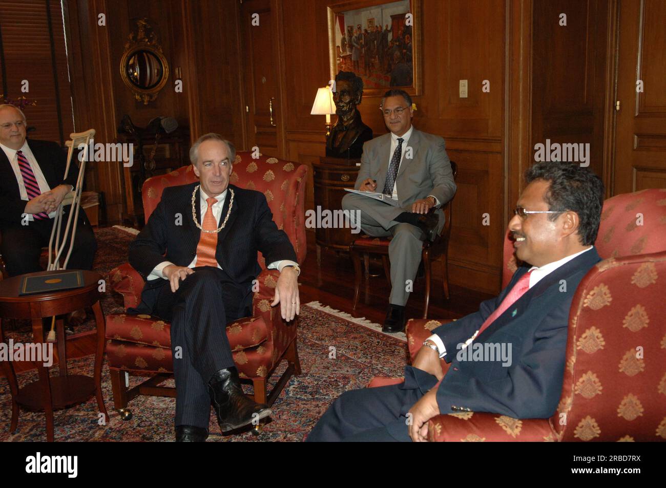 Treffen von Staatssekretär Dirk Kempthorne im Hauptinneren mit einer Regierungsdelegation der Republik Palau unter Leitung von Palau-Präsident Tommy Remengesau. Sekretär Kempthorne und Präsident Remengesau erörterten unter anderem die Möglichkeit, auf der Insel Peleliu in Palau ein nationales Kulturerbe zu errichten, sowie die bevorstehende Überprüfung des Palau-U.S. Kompakt der freien Assoziation. Stockfoto