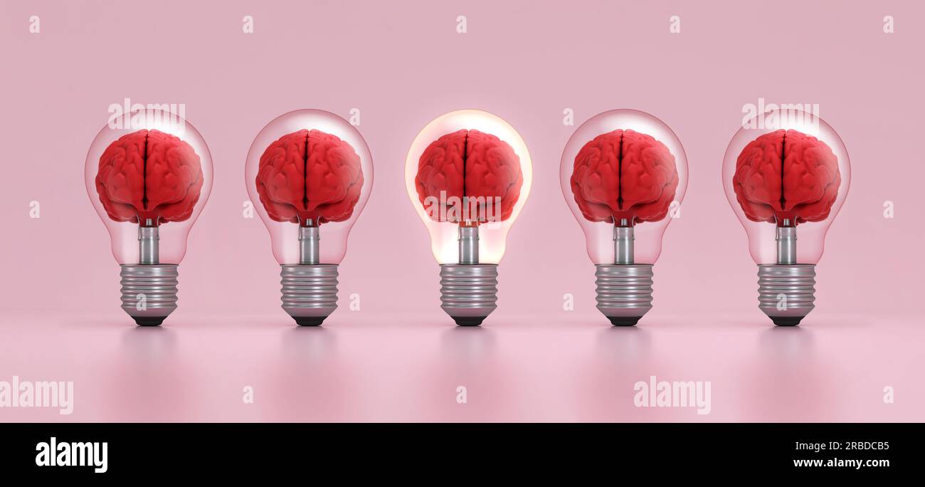 Das Gehirn in einer Glühbirne, die von der Menge auf pinkfarbenem Hintergrund herausragt. Konzept von Inspiration, Kreativität, Idee, Bildung, Innovation. Stockfoto