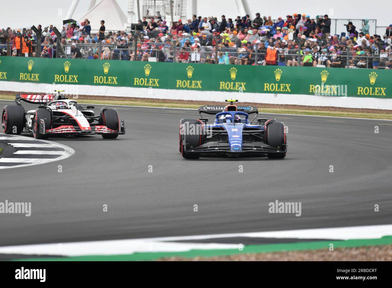 Silverstone, Großbritannien. 03. Juli 2022. SILVERSTONE, England, 08. JULI 2023; #2, Logan SarSergeant, USA, Team Williams F1 FW45, Mercedes-Motor, #27, Nico HUELKENBERG, GER, Haas-F1-Team, Formel 1, BRITISCHER Grand Prix F1 auf der Silverstone-Rennstrecke, Formel 1, großer Preis von England, 08. JULI 2023 – gebührenpflichtiges Bild, Foto und Copyright © Anthony STANLEY/ATP Images (STANLEY Anthony/ATP/SPP) Guthaben: SPP Sport Press Photo. Alamy Live News Stockfoto