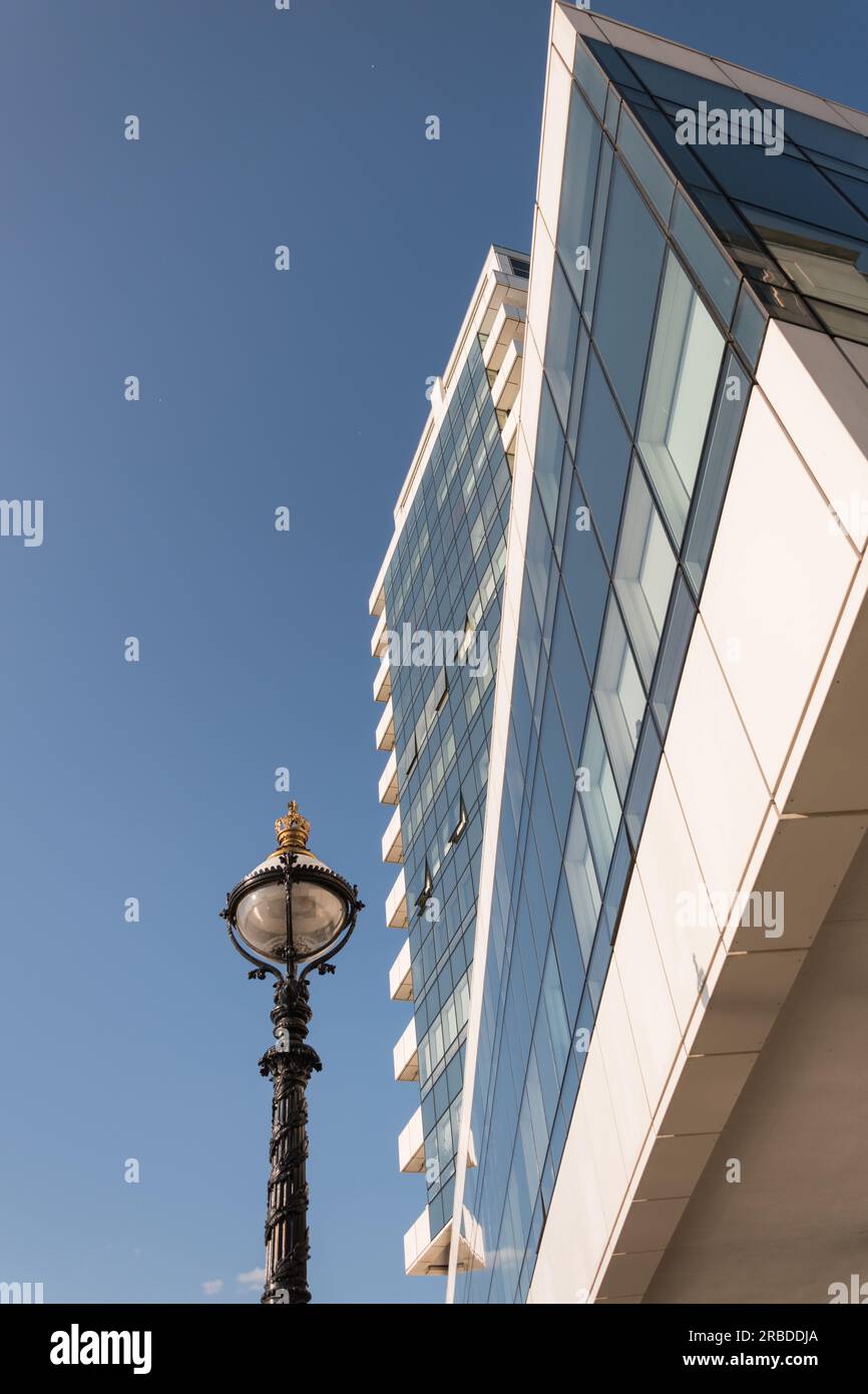 Peninsula Heights Balconies (ehemals Alembic House), Albert Embankment, London, SE1, England, GROSSBRITANNIEN Stockfoto