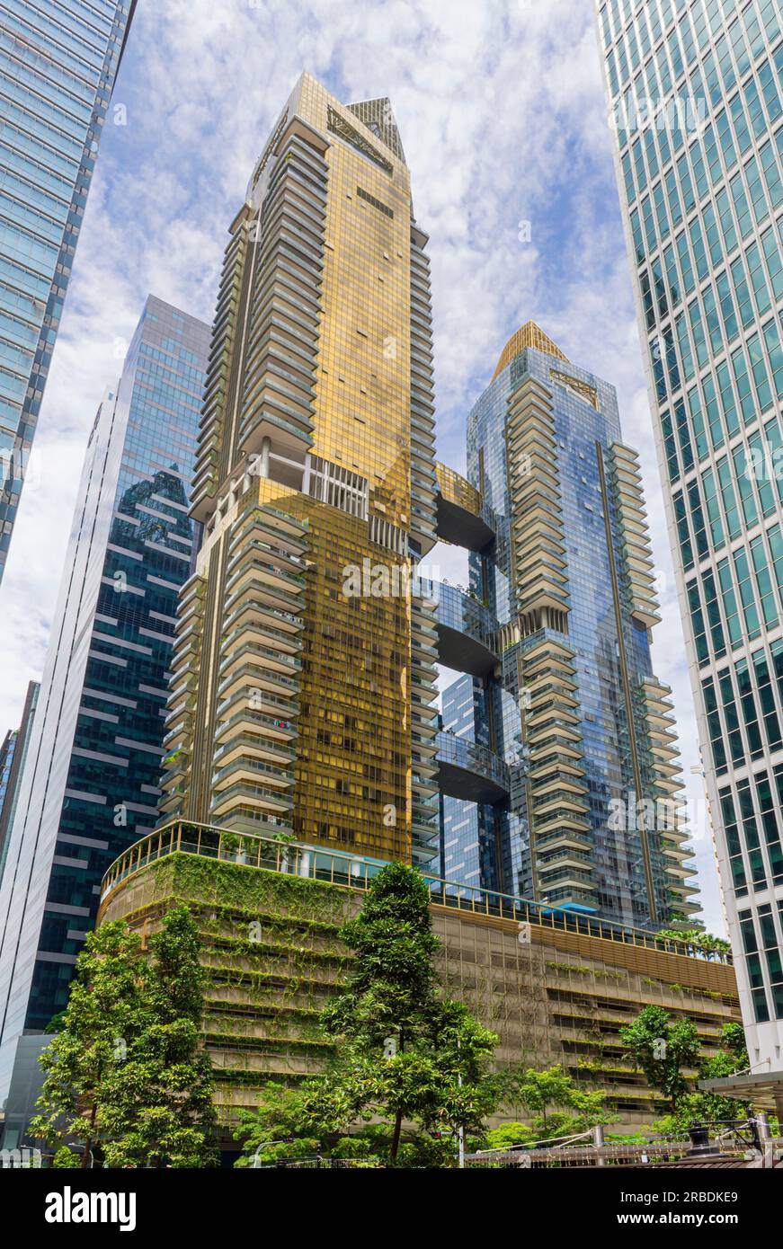 Ein Gold- und Silberturm von Shenton, einschließlich drei Himmelsbrücken, Singapur Stockfoto