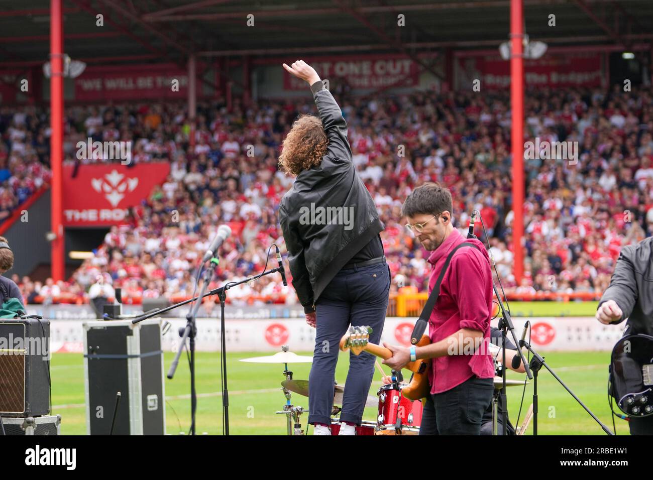 Hull, UK. 9. Juli 2023. Hull KR gegen Hull FC. Unterhaltung vor dem Spiel durch die Pigeon Detectives. Kredit: Paul Whitehurst/Alamy Live News Stockfoto