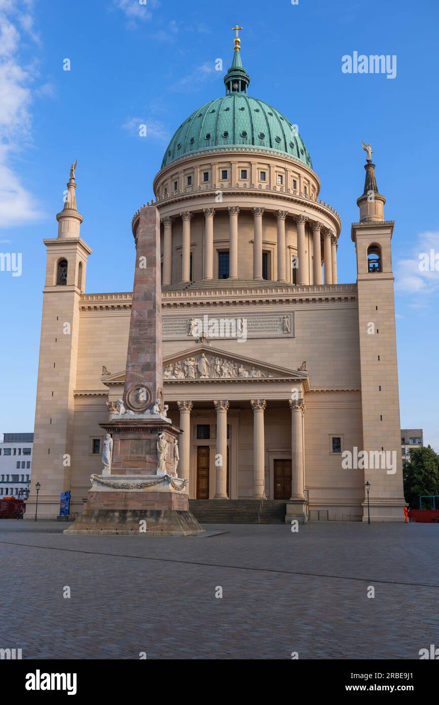 St. Nikolaikirche in Potsdam, Deutschland, Evangelische Kirche im klassischen Stil des 19. Jahrhunderts, Blick aus der Altstadt Stockfoto